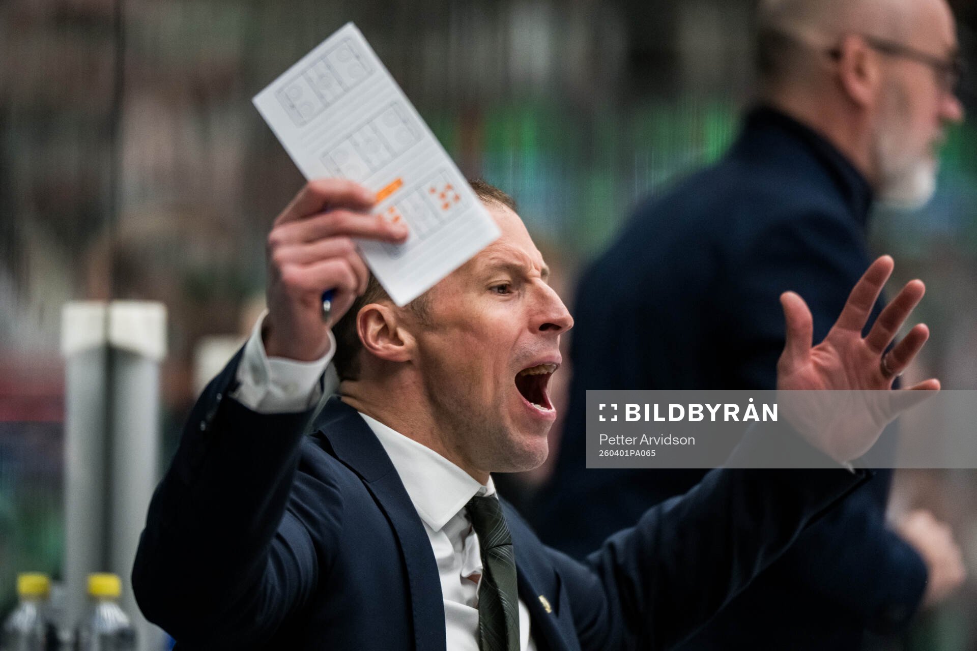 Färjestads tränare Cam Abbott reagerar