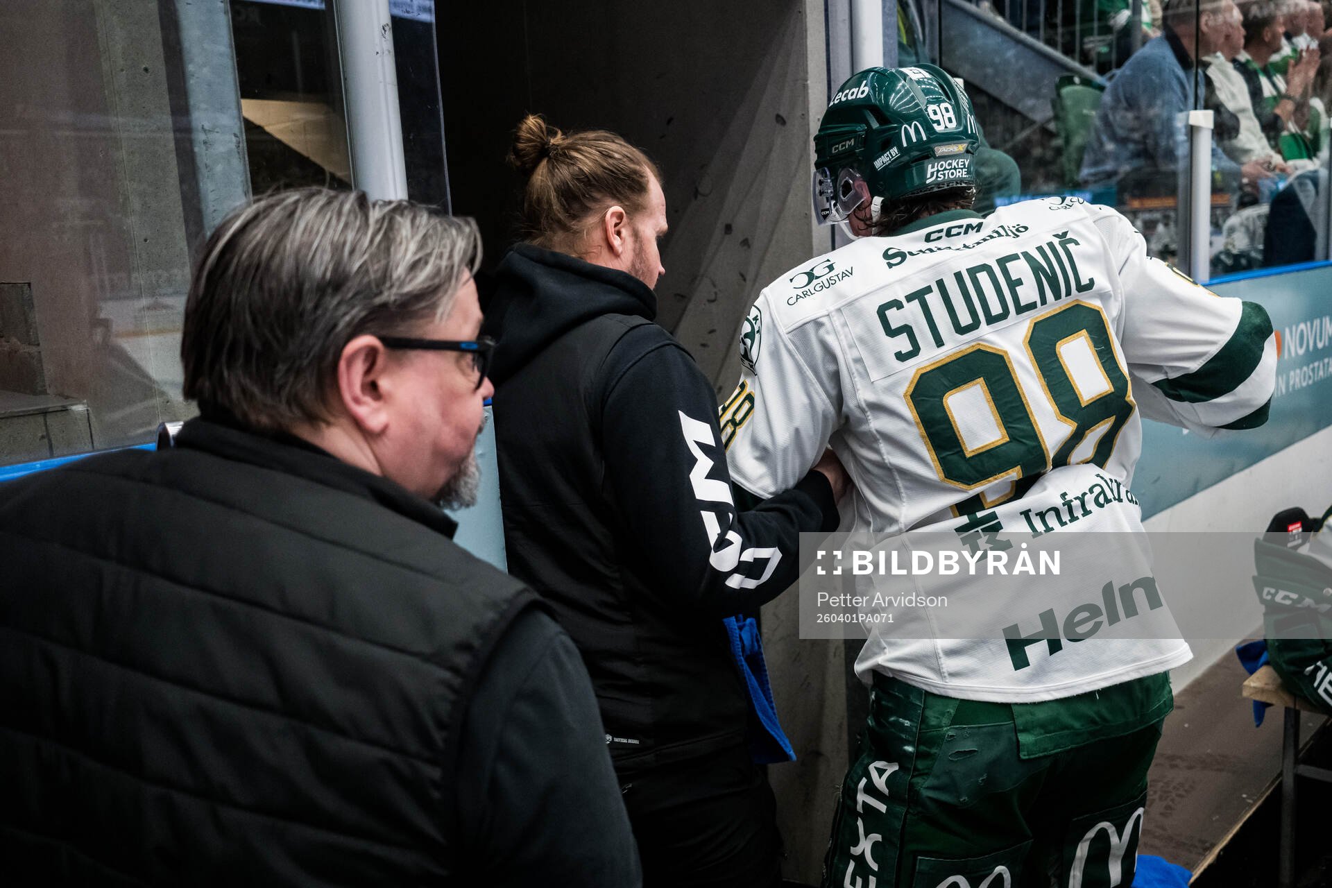 Färjestads Marian Studenic lämnar isen på grund av skada