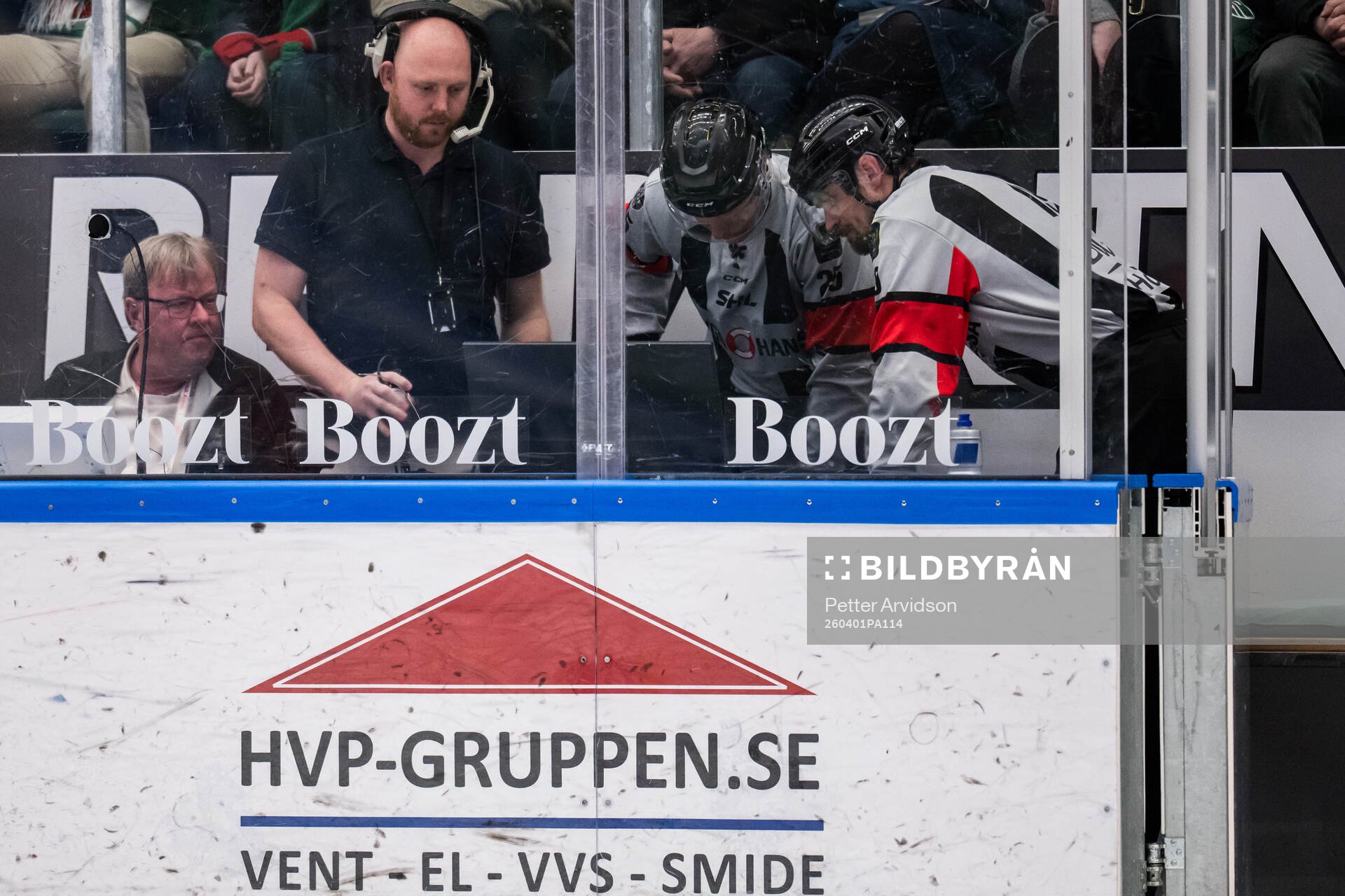 Domare David Laksola och domare Tobias Björk vid en