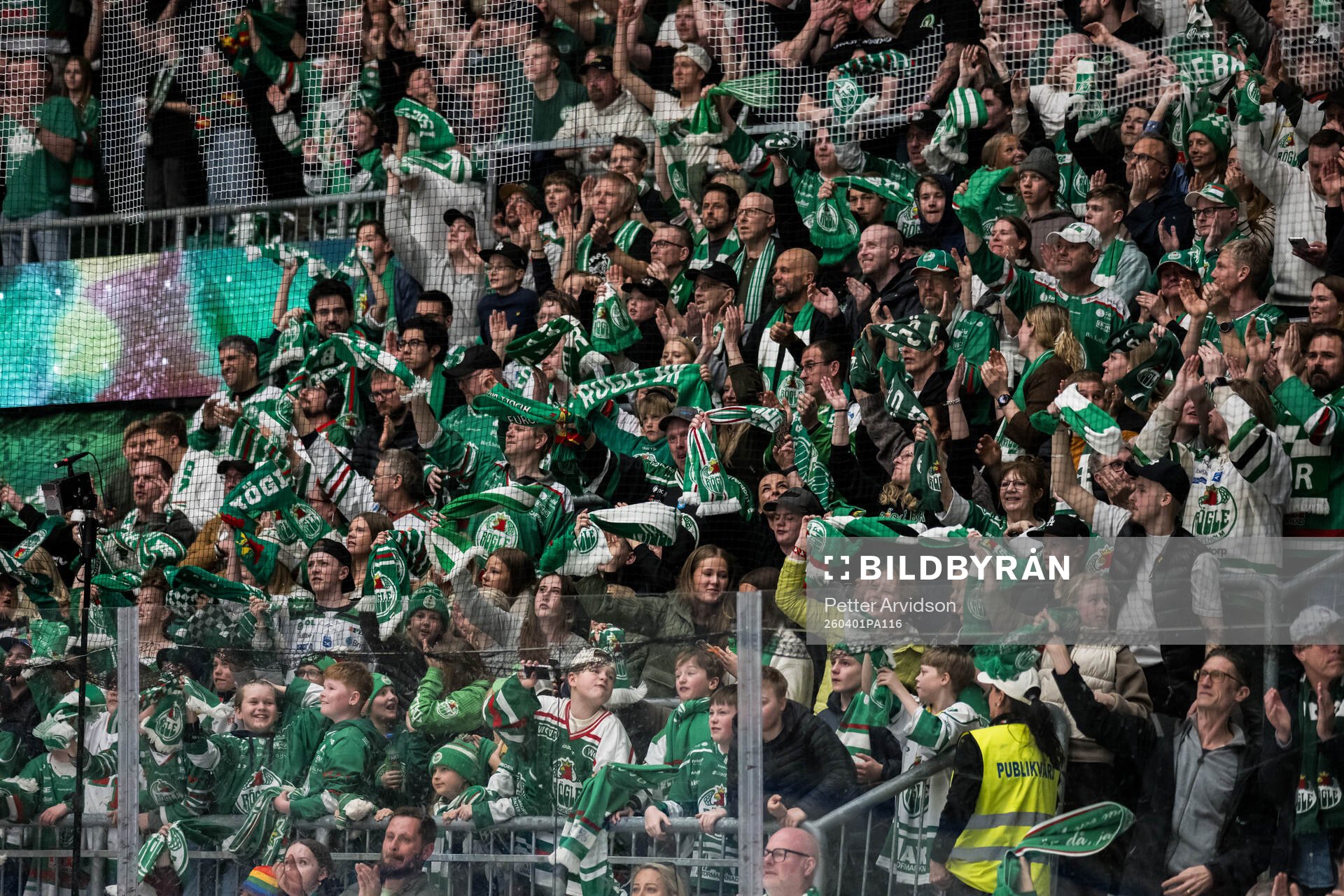 Rögles supportrar jublar