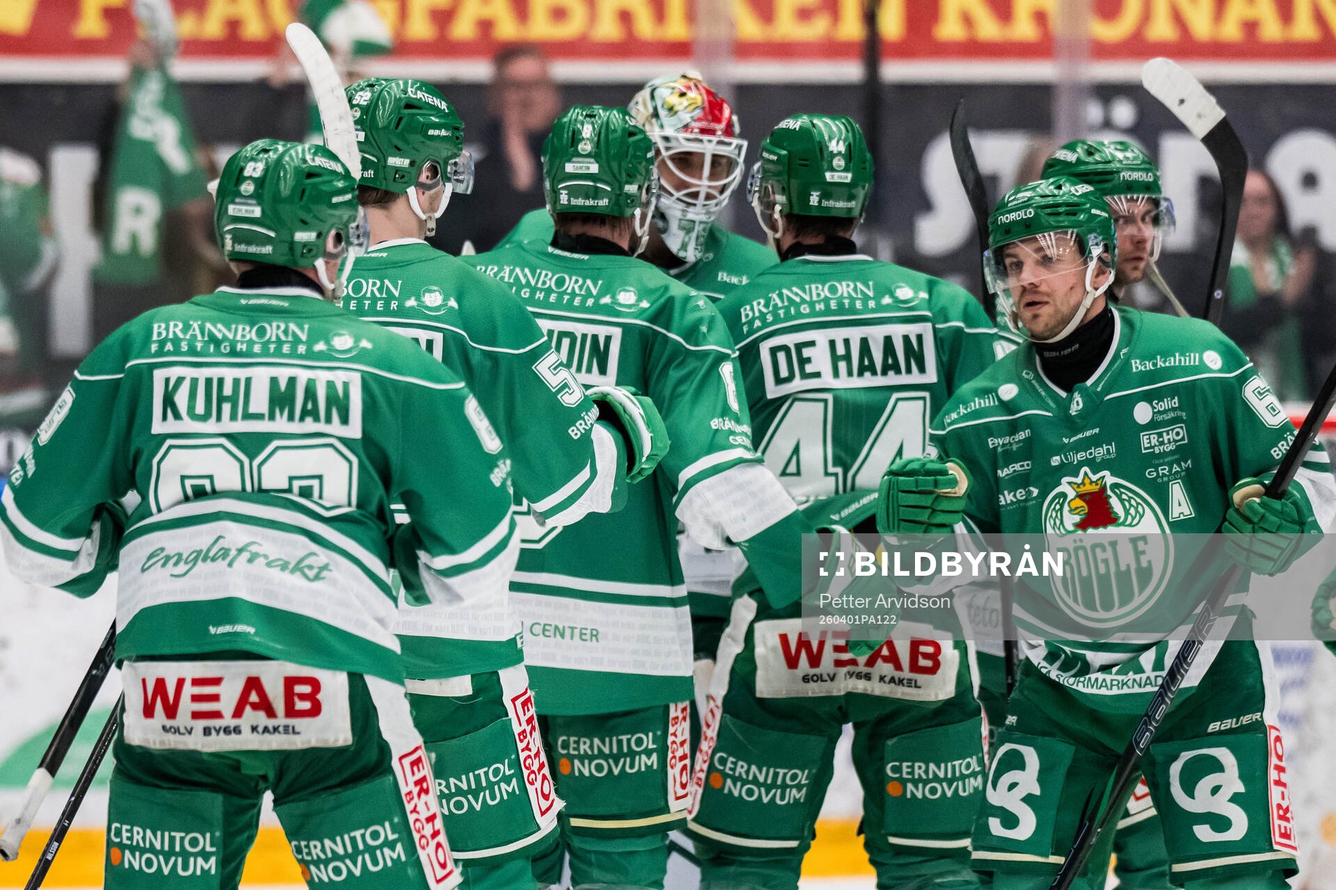 Rögles Leon Bristedt jublar med lagkamrater