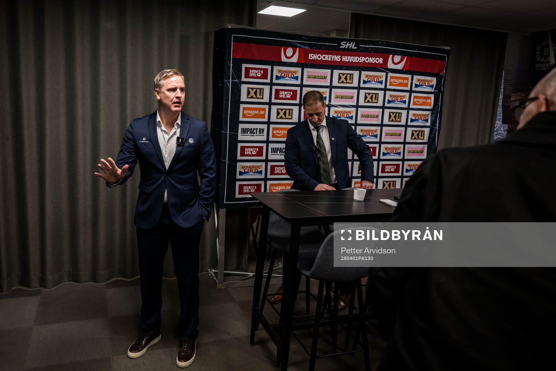 Rögles tränare Dan Tangnes och Färjestads tränare Cam