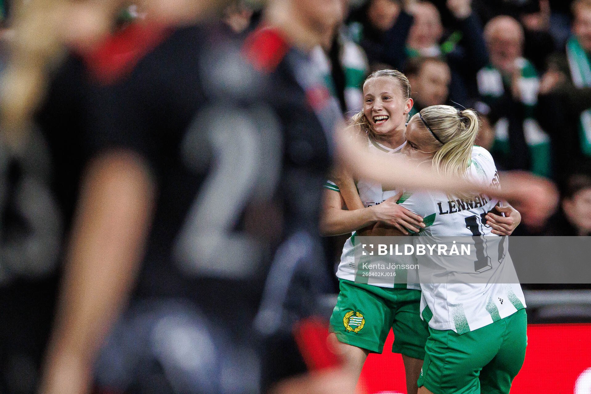 Fanny Peterson of Hammarby celebrates the 1-0 goal