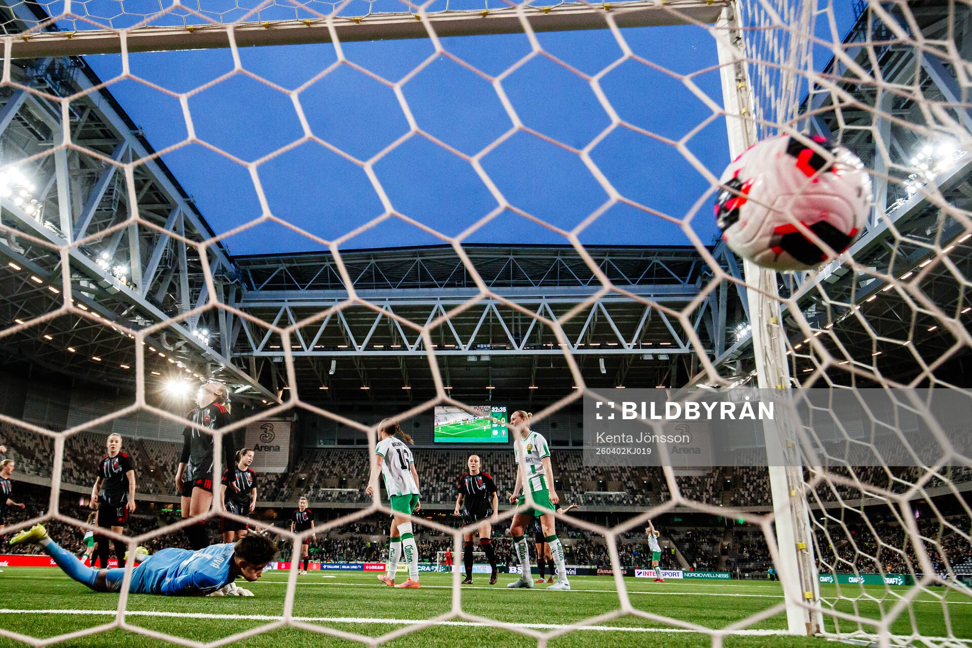 Fanny Peterson of Hammarby scores 1-0