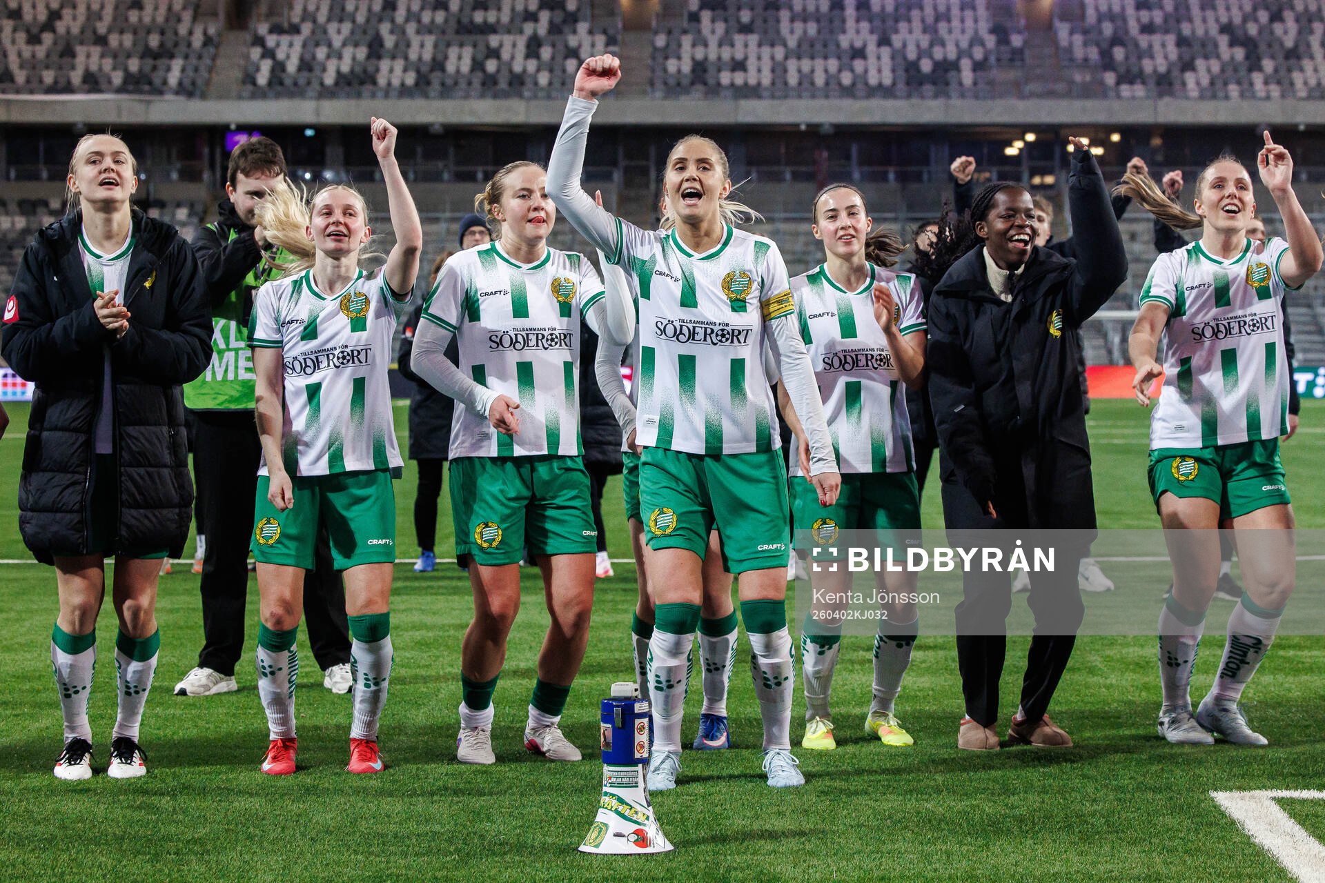 Alice Carlsson of Hammarby celebrates