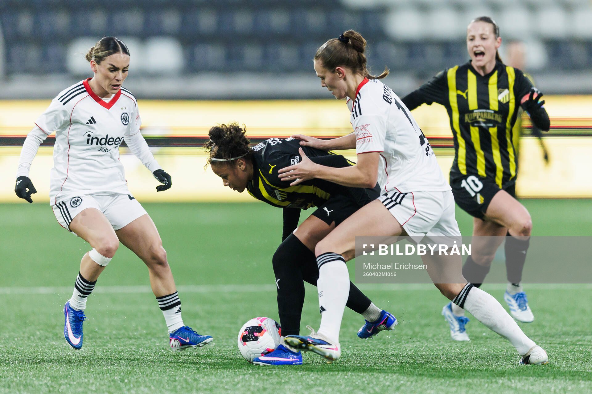 Felicia Schröder of Häcken and Marthine Østenstad of