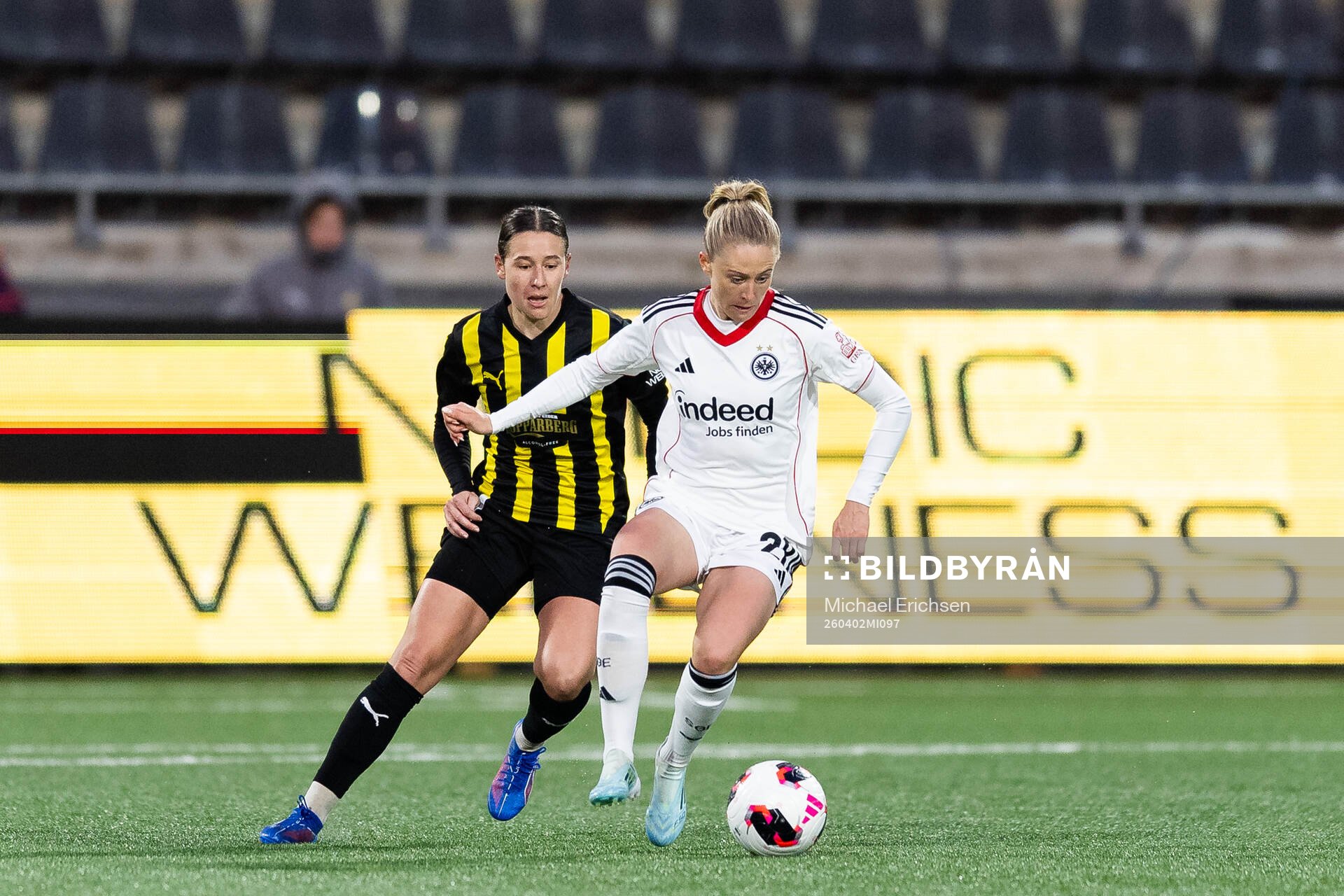 Tabby Tindell of Häcken and Rebecka Blomqvist of Eintracht