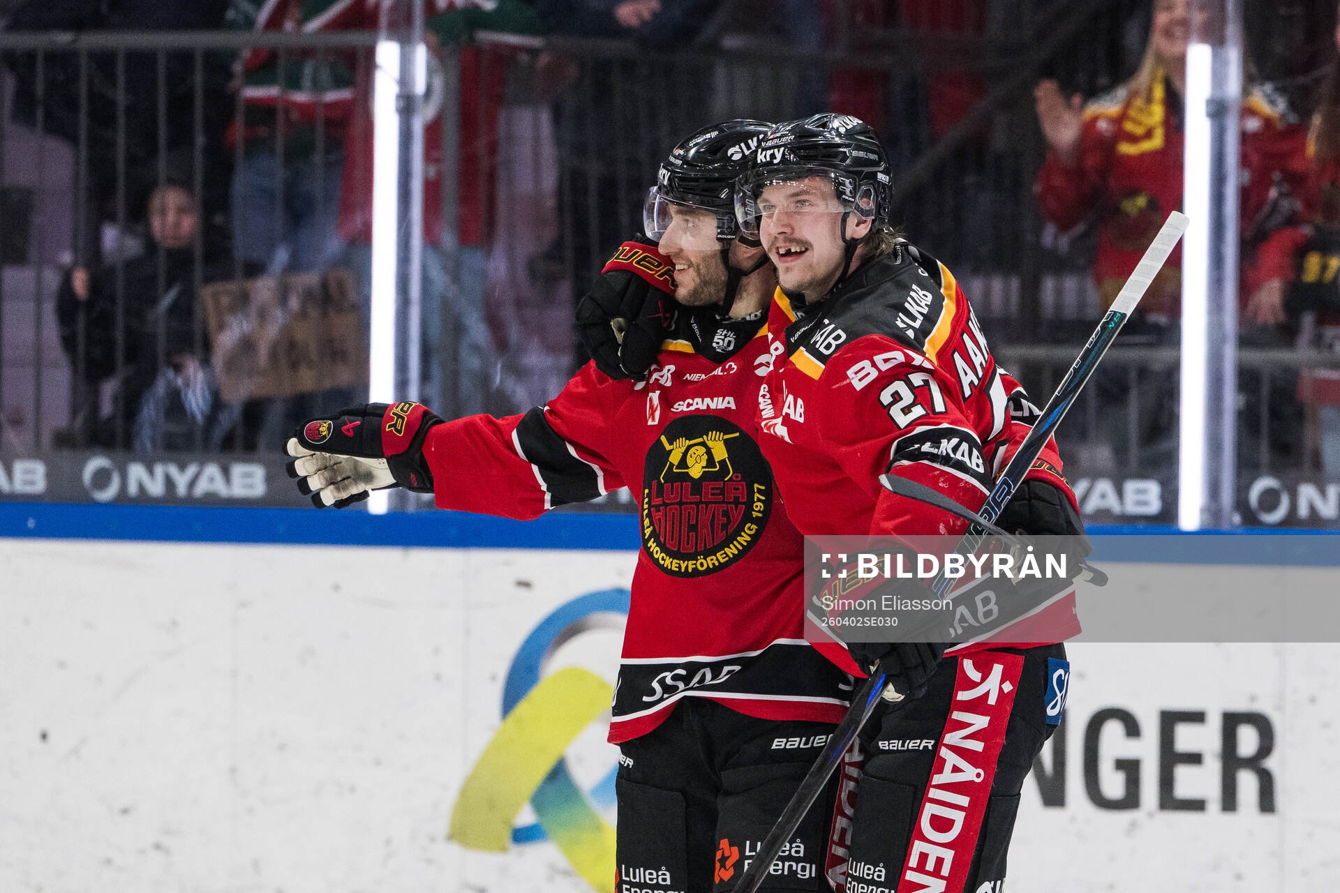Luleås Anton Levtchi och Oskari Laaksonen jublar
