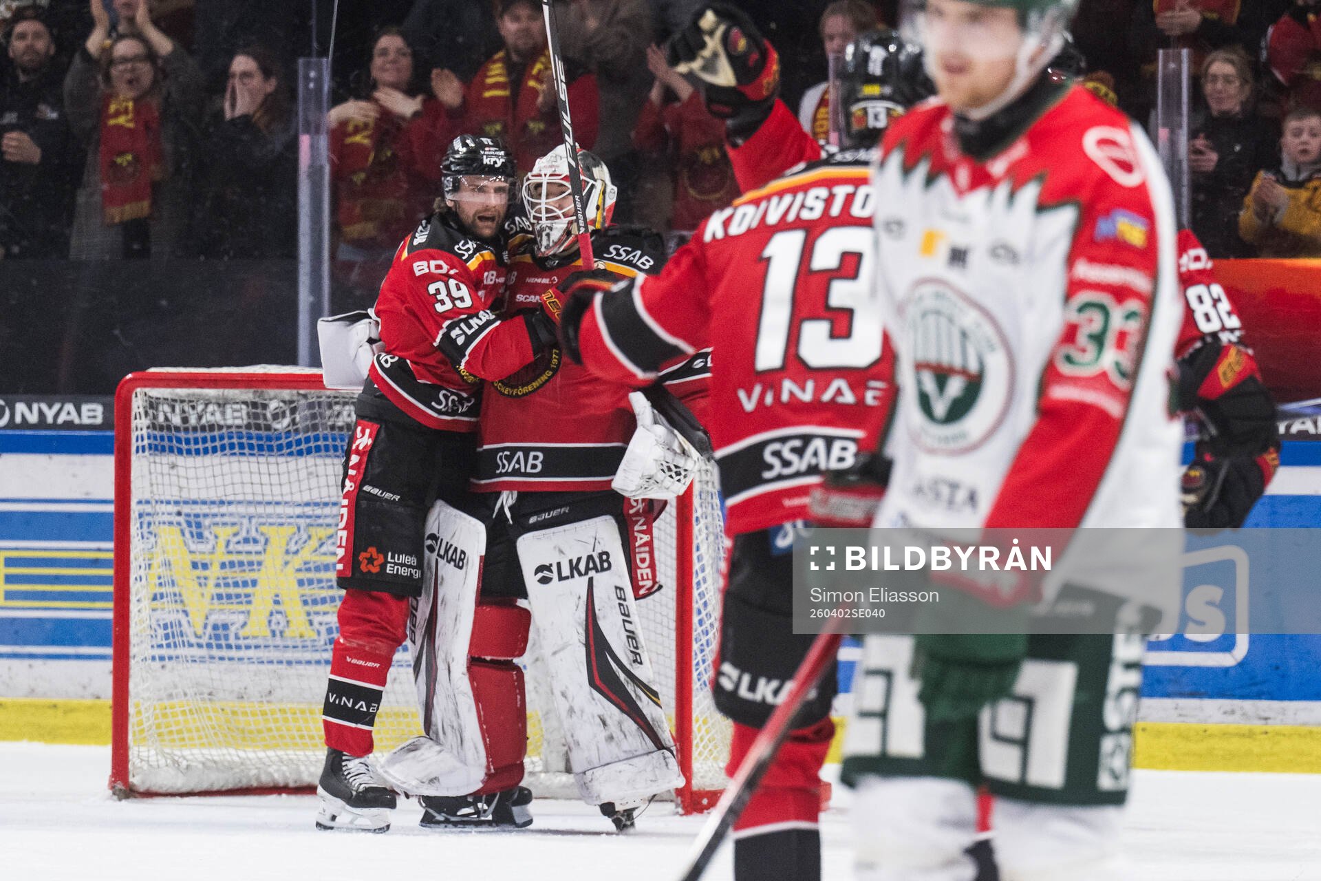 Luleås Pontus Själin och målvakt Matteus Ward jublar