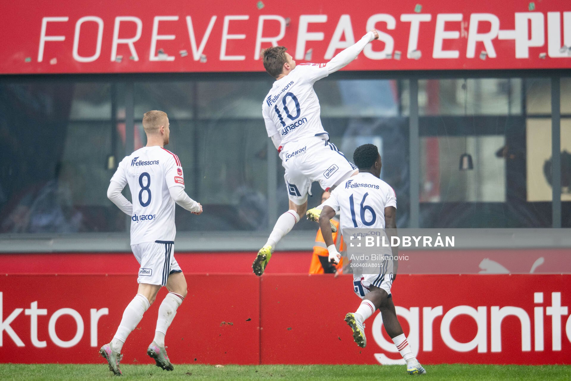 Östers Oscar Uddenäs jublar