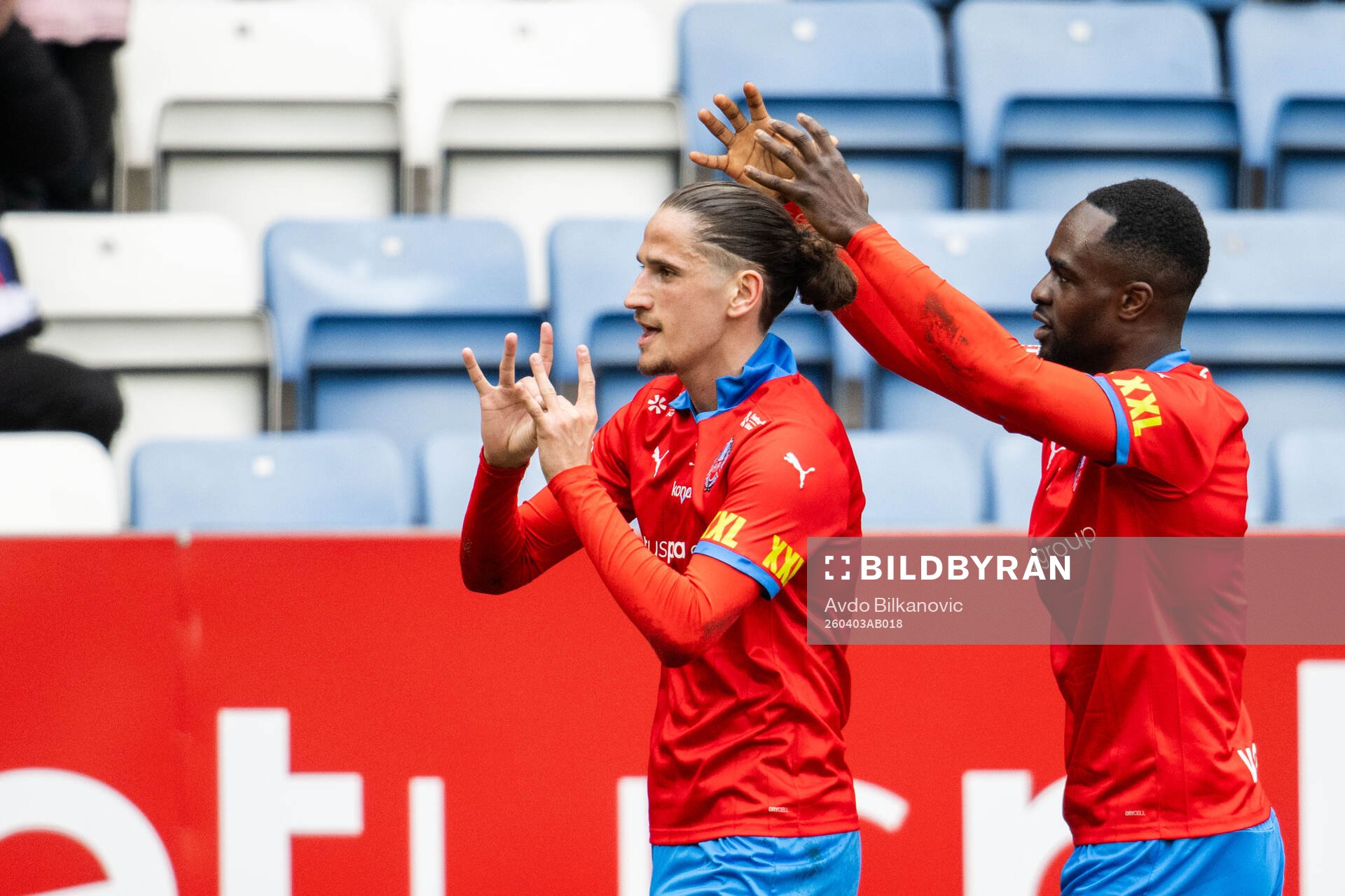 Helsingborgs Ervin Gigovic jublar med Adam Akimey