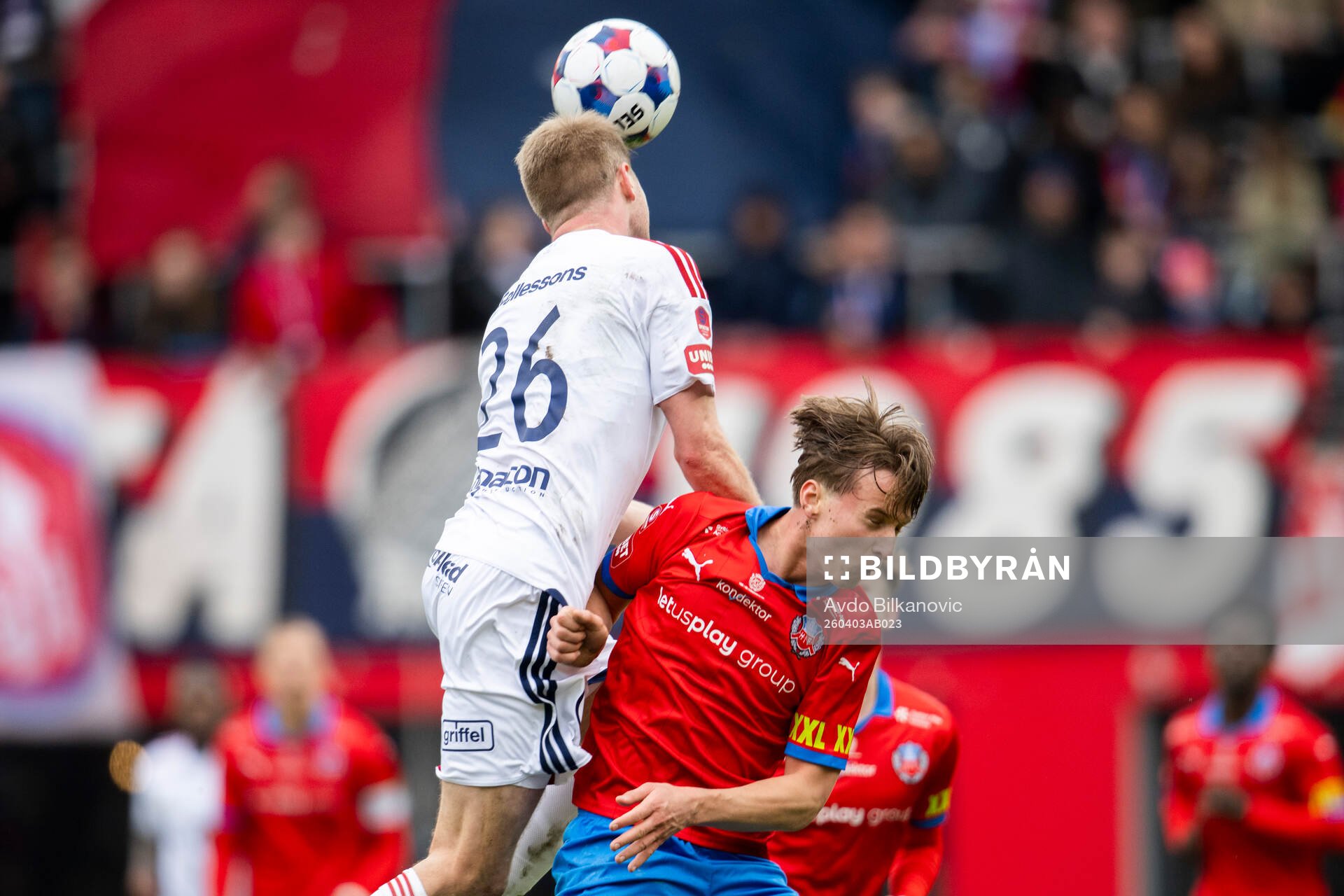 Helsingborgs Lukas Kjellnäs och Östers Magnus Christensen