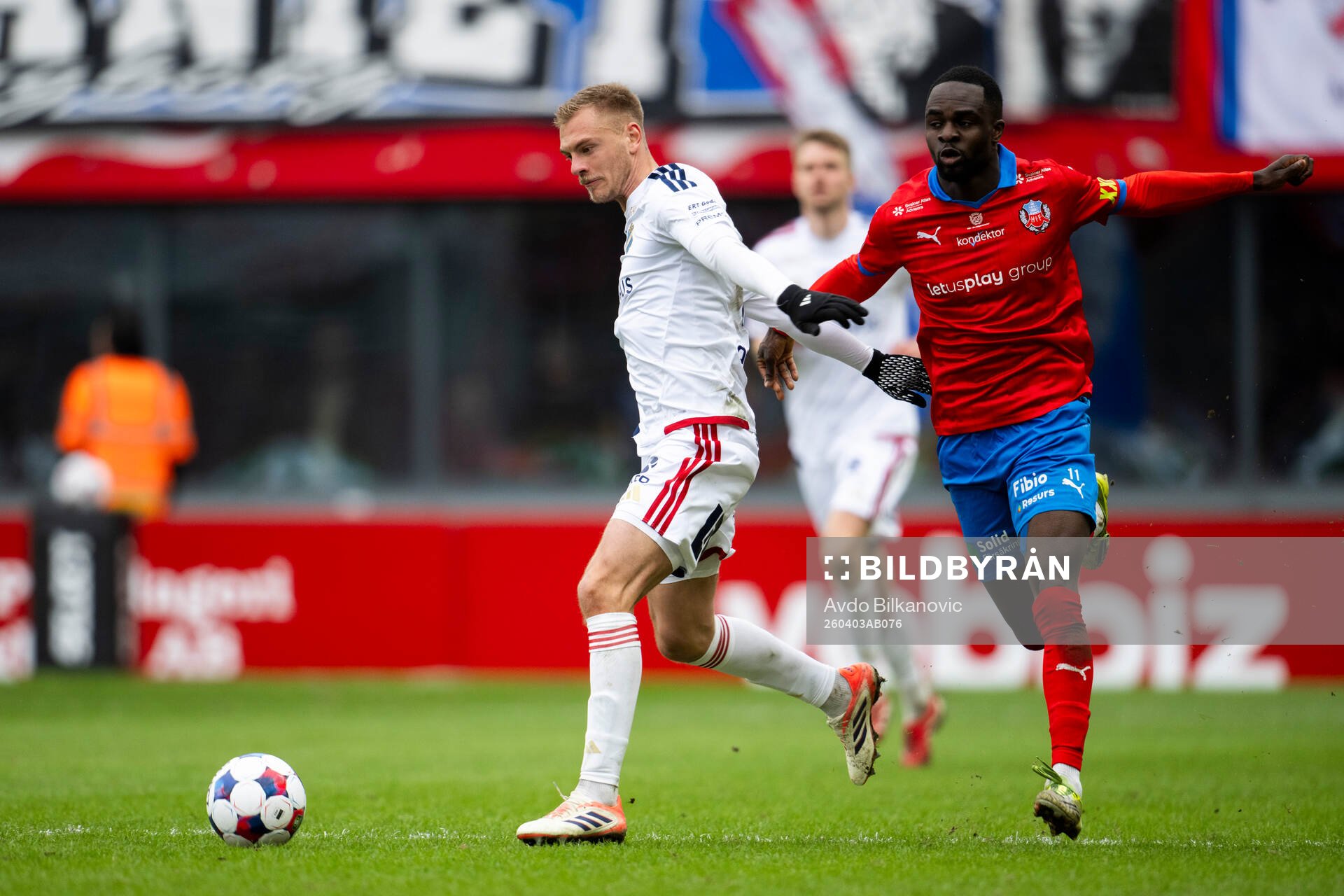 Helsingborgs Adam Akimey och Östers Dennis Olsson