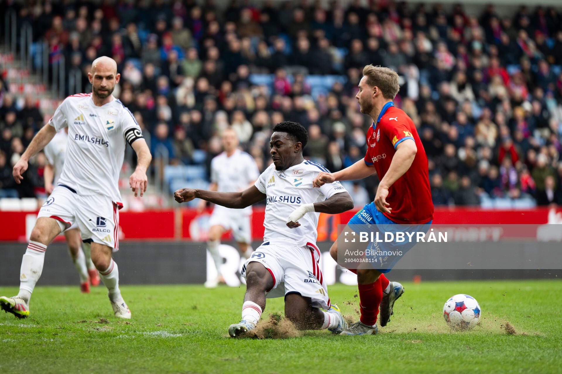 Helsingborgs Simon Bengtsson och Östers Kingsley Gyamfi