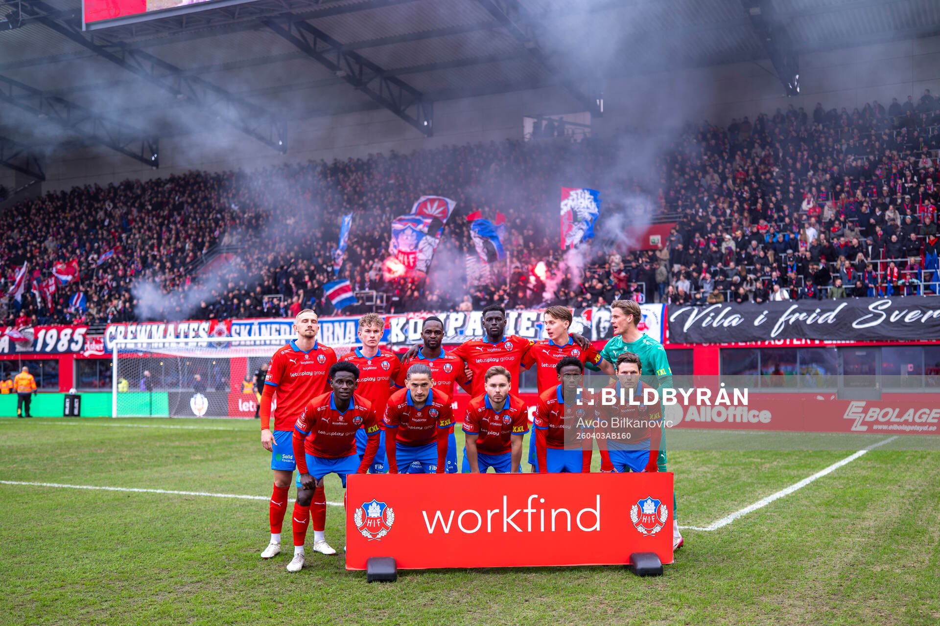 Helsingborgs spelare ställer upp for lagbild