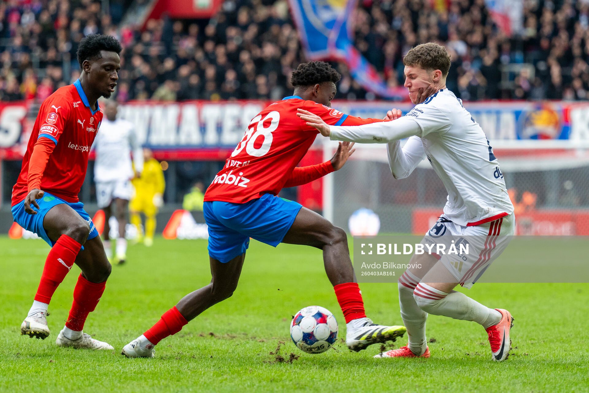 Helsingborgs Clancy Valere Biten och Östers Samuel