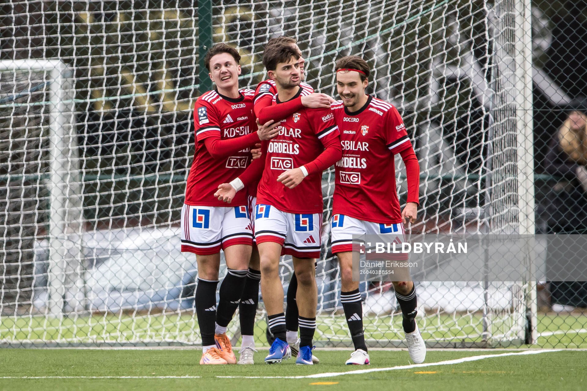 Karlstads Granit Hana jublar med lagkamrater