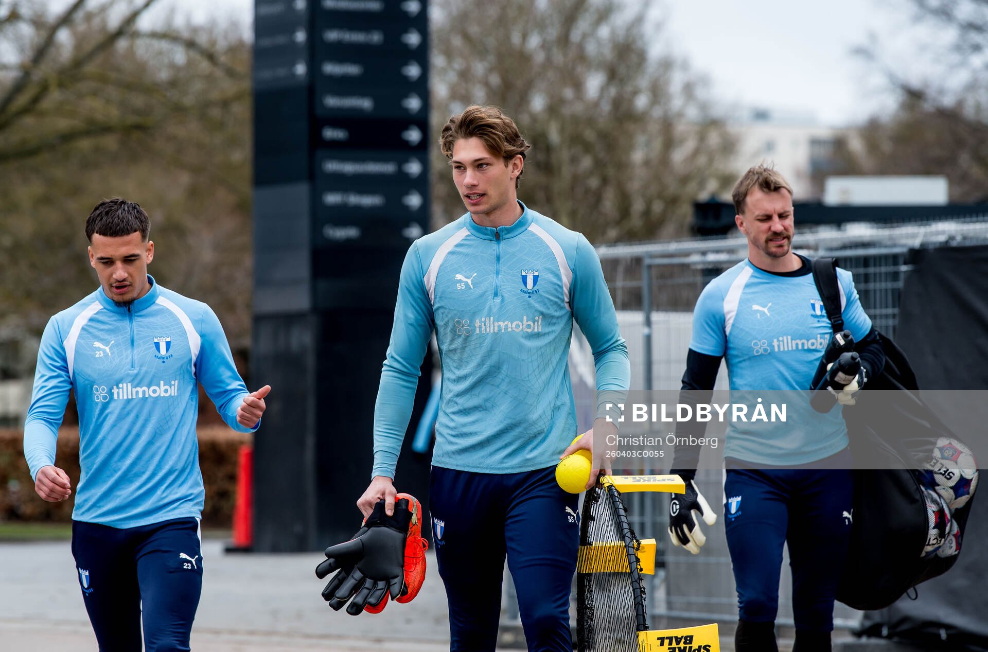 Noah Åstrand John, målvakt Melker Ellborg och målvakt