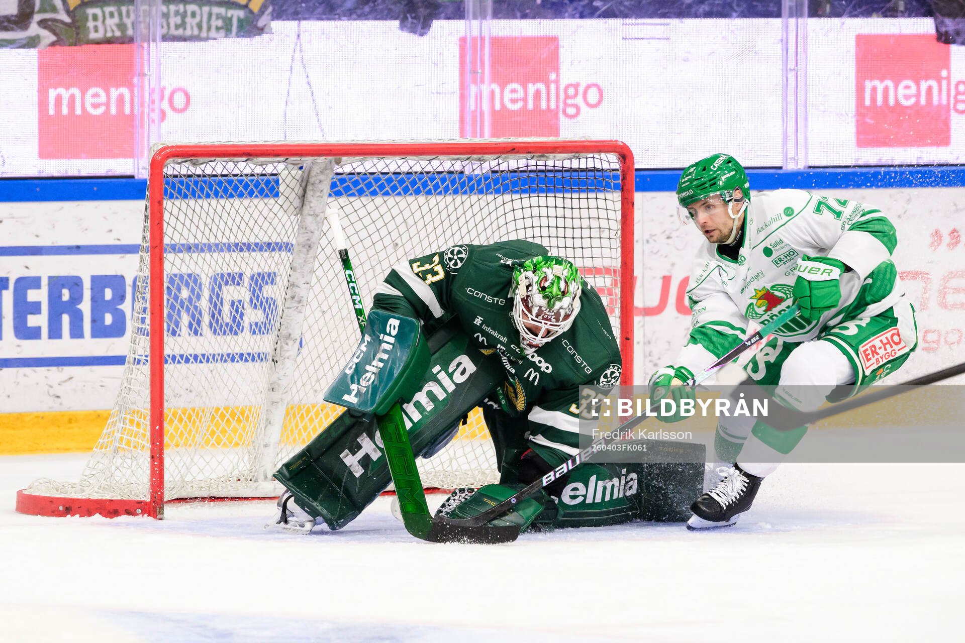 Färjestads målvakt Emil Larmi och Rögles Daniel Zaar