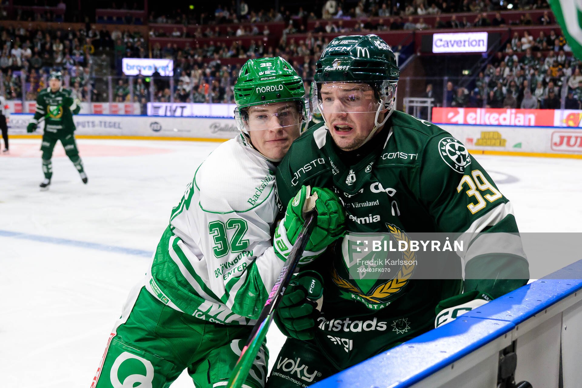 Rögles Isac Solberg och Färjestads Luke Philp