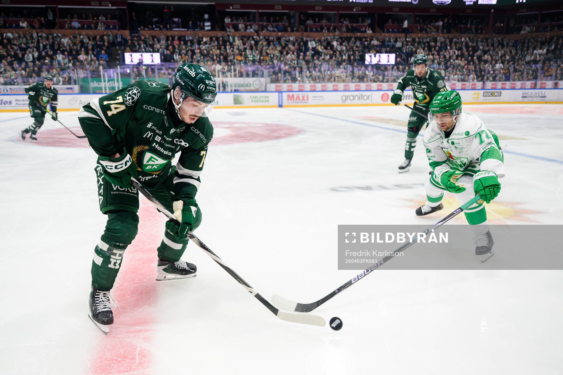 Färjestads Nick Leivermann och Rögles Daniel Zaar