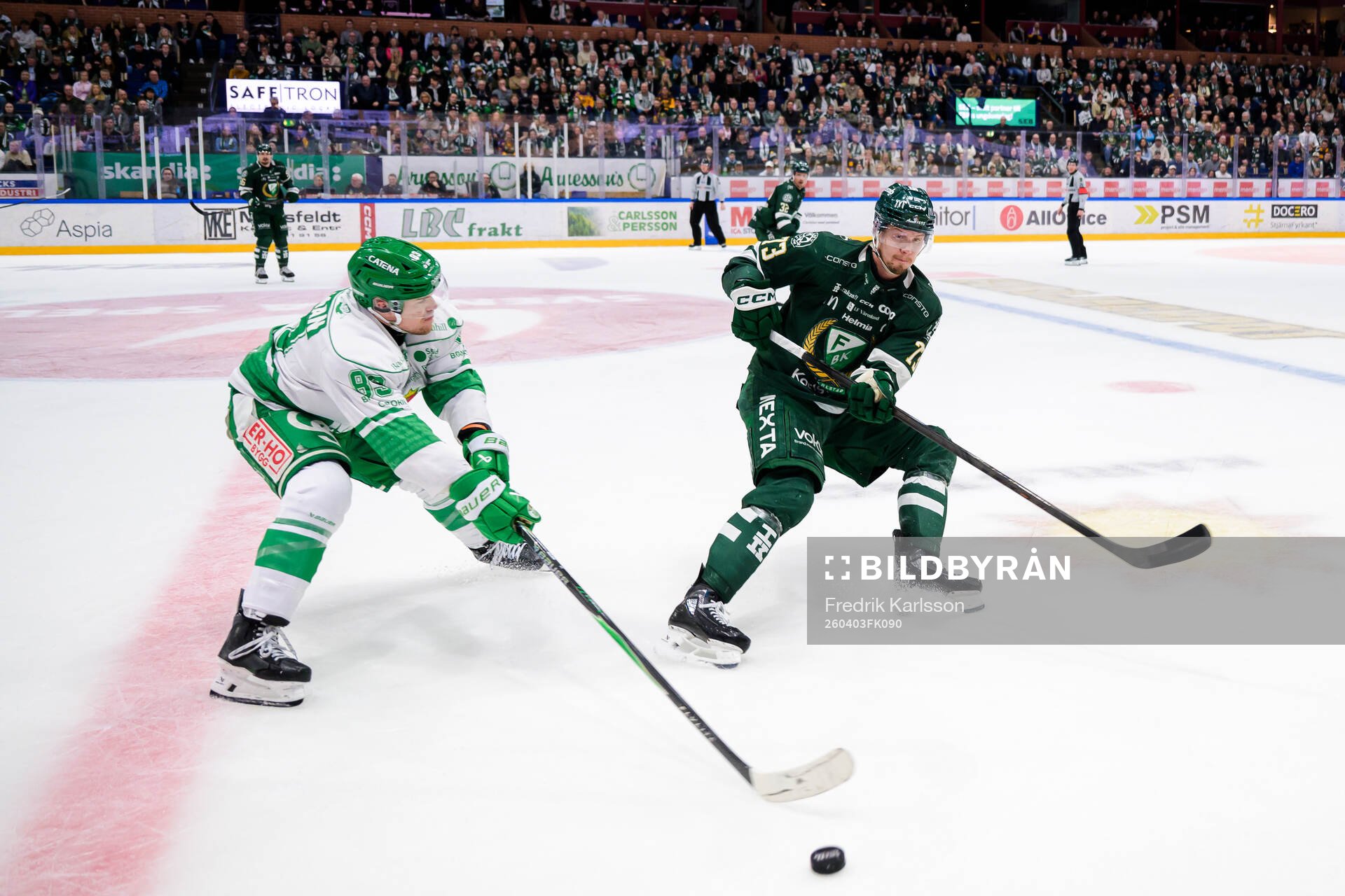 Rögles Karson Kuhlman och Färjestads Adam Ollas Mattsson