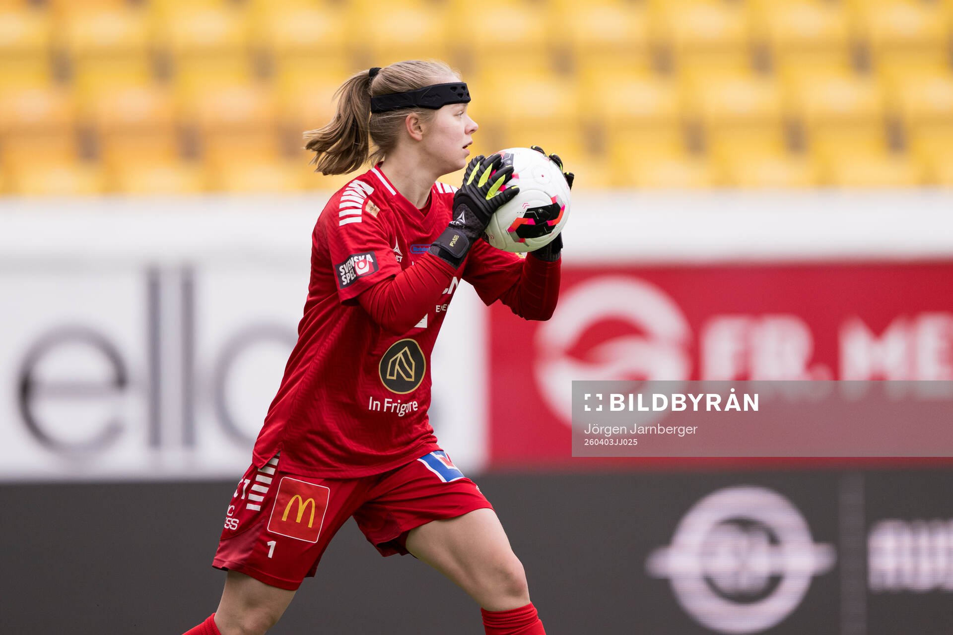 Örebro SKs målvakt Nadine Allard
