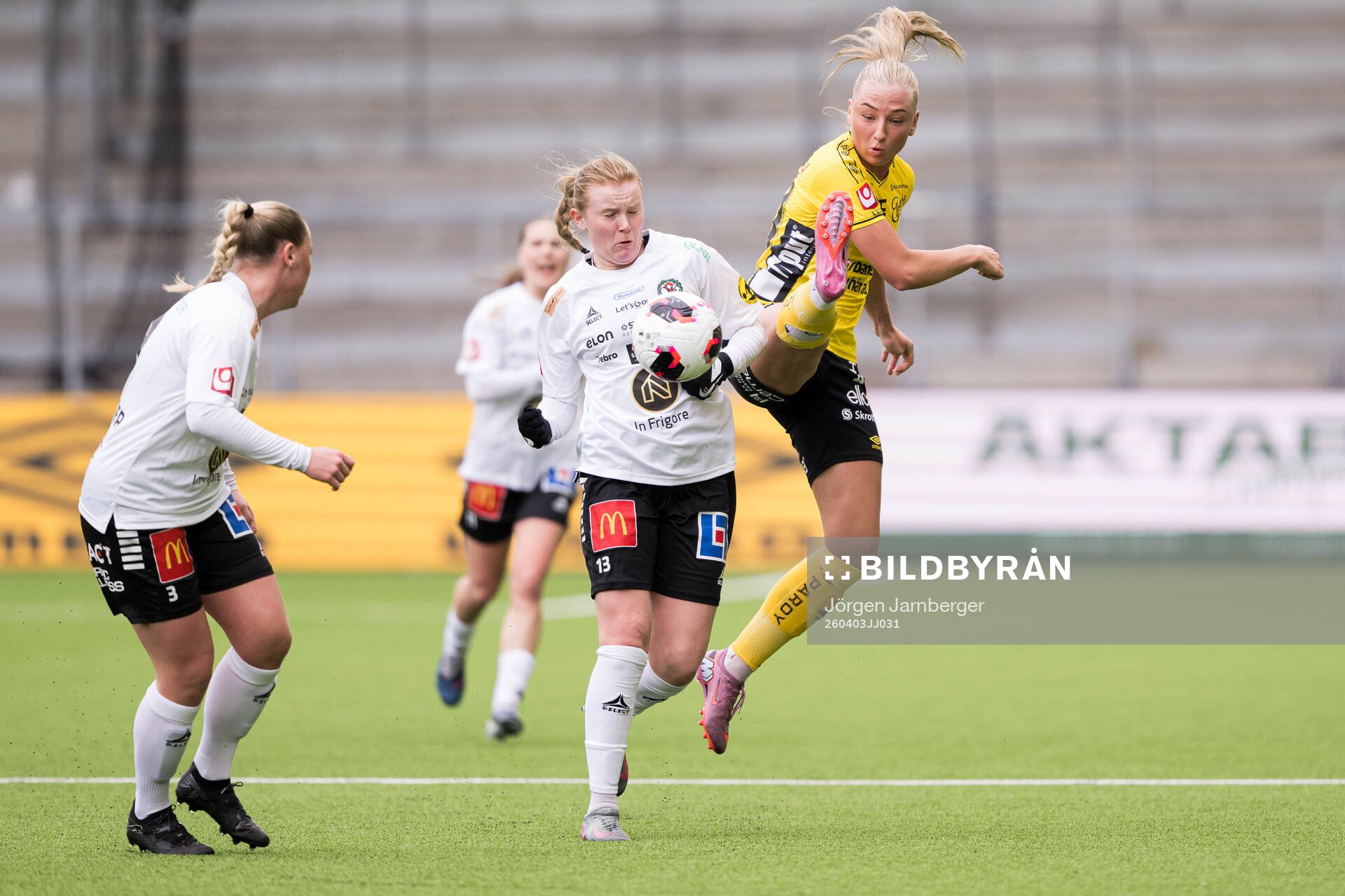 Örebro SKs Elisabeth Tillenius och Elfsborgs Stina Jensen