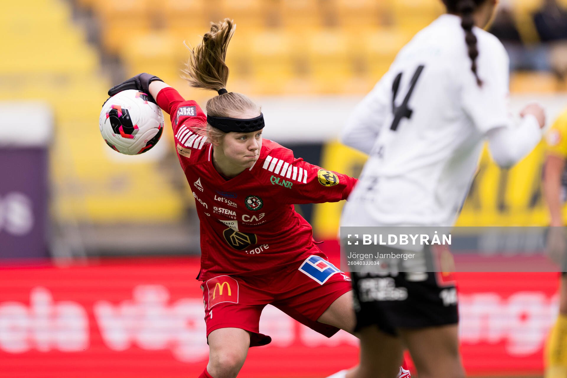 Örebro SKs målvakt Nadine Allard