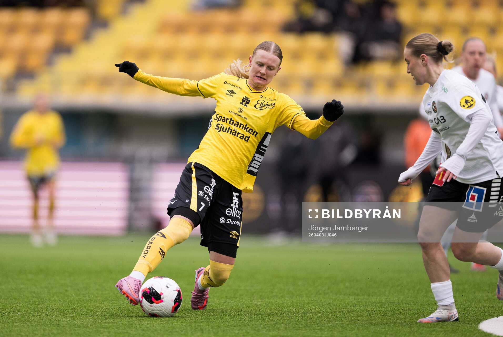 Elfsborgs Hanna Jiozon och Örebro SKs Nellie Törngren