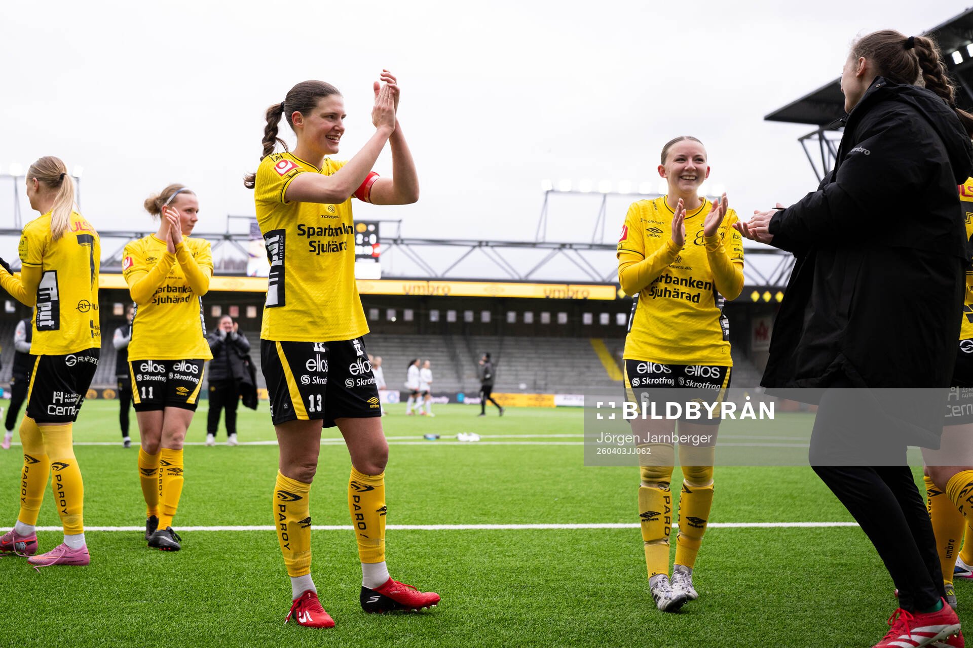 Elfsborgs Tove Lorén och Hanna Gunnarsson jublar