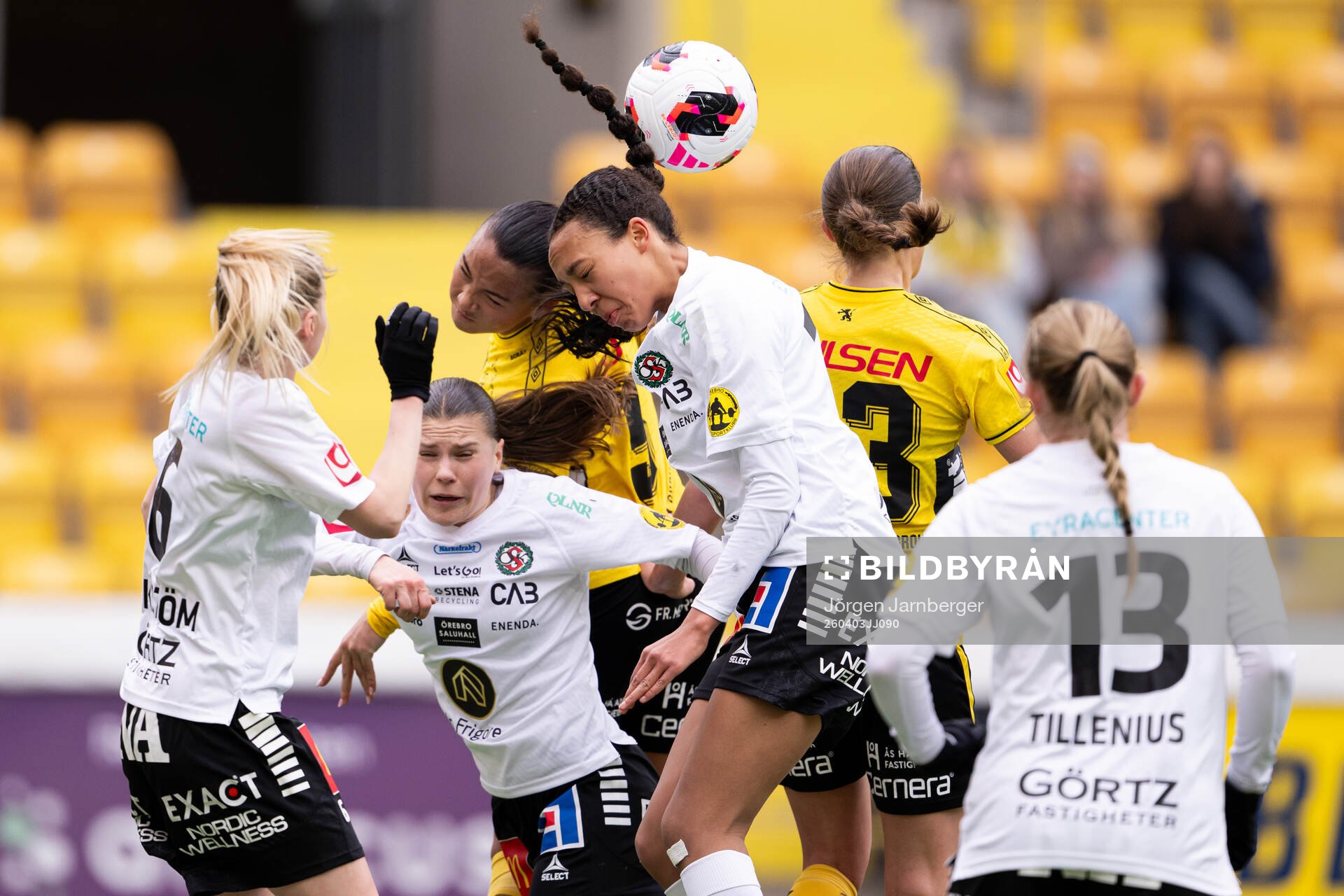 Elfsborgs Matilda Mårtensson och Örebro SKs Olivia Okara