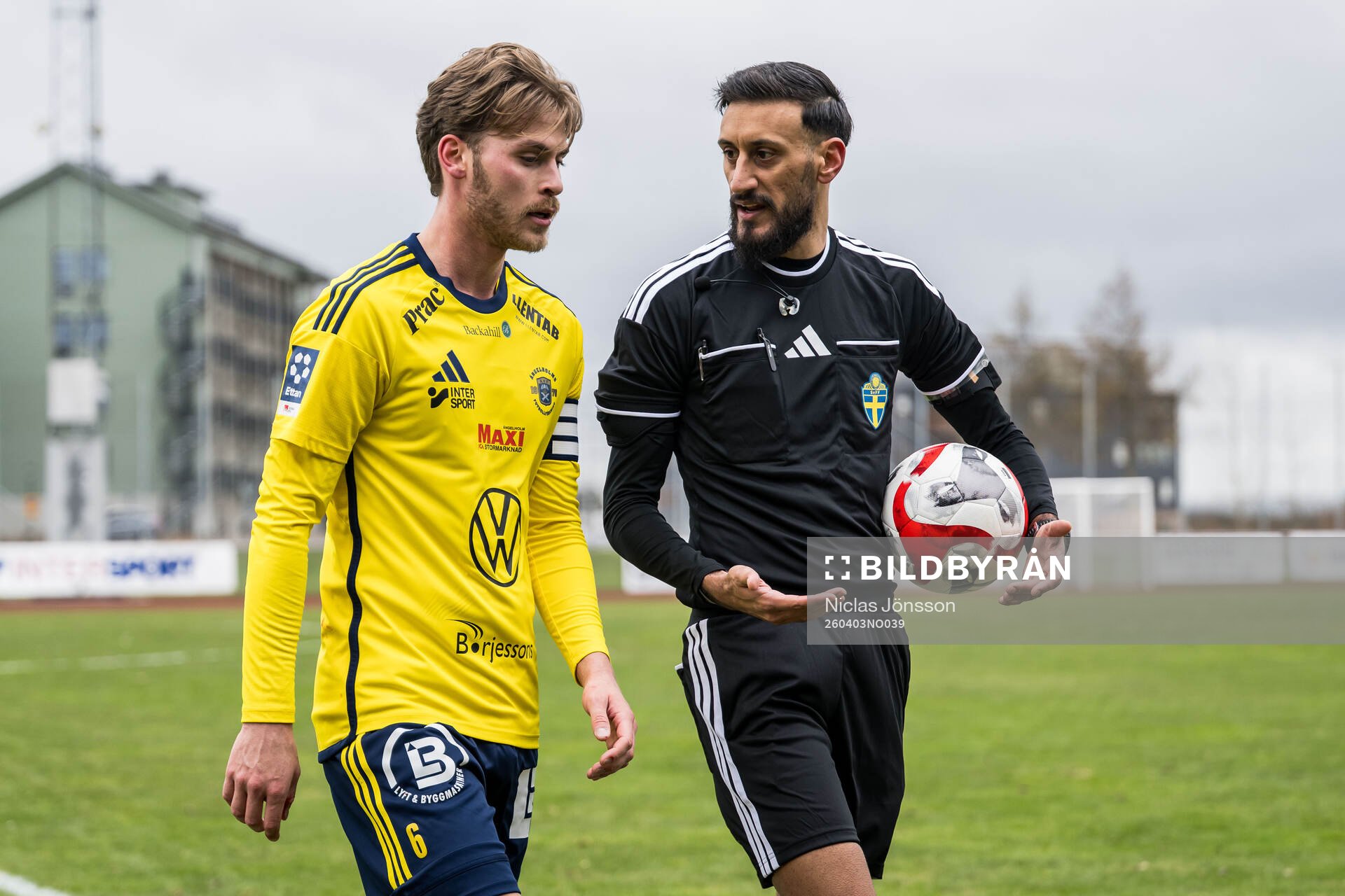 Ängelholms Daniel Bergman och Domare Mohamed Rachid