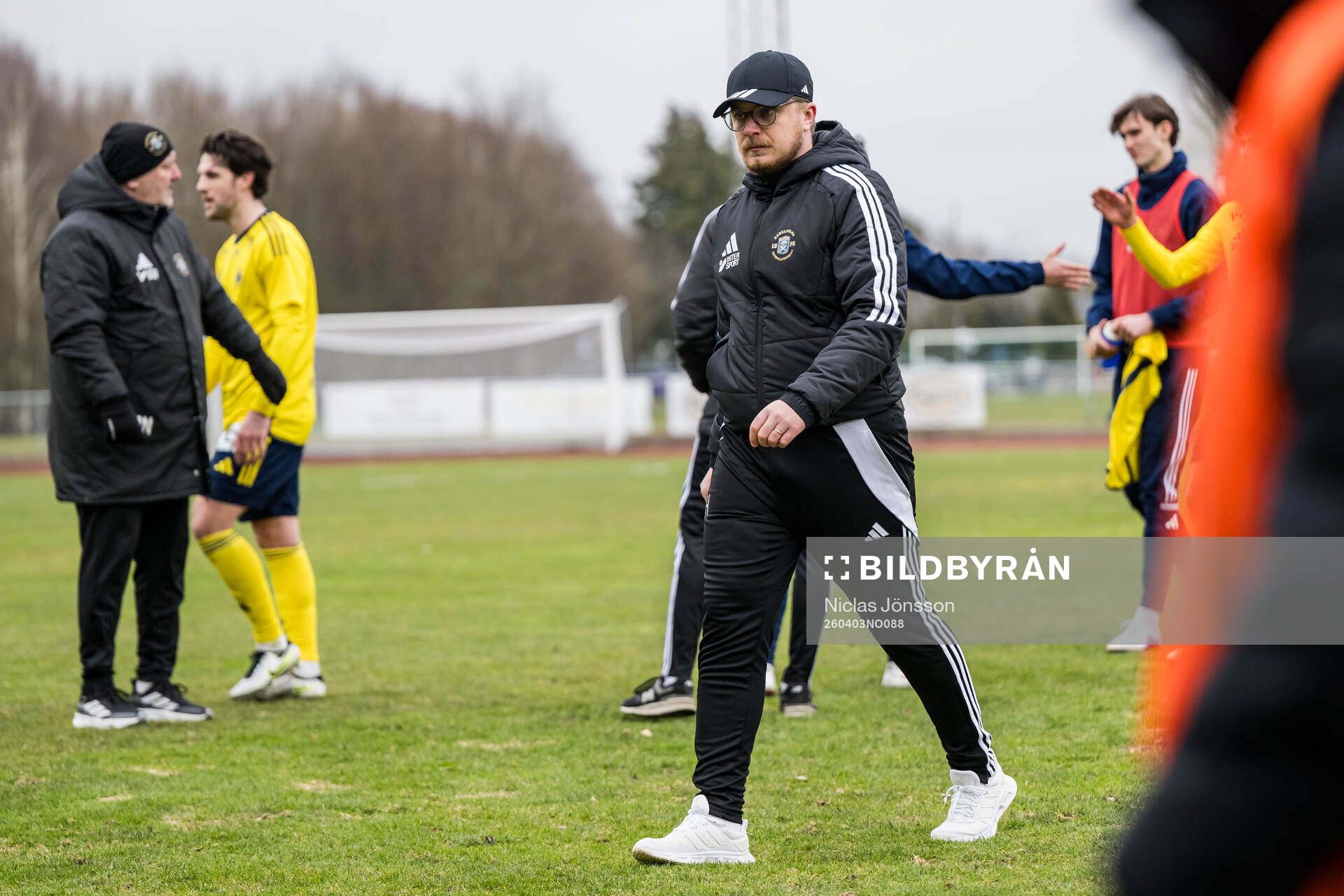Ängelholms tränare Tim Hallén deppar