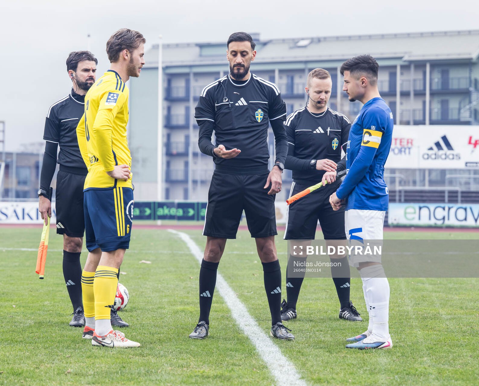 Ängelholms Daniel Bergman och Domare Mohamed Rachid och