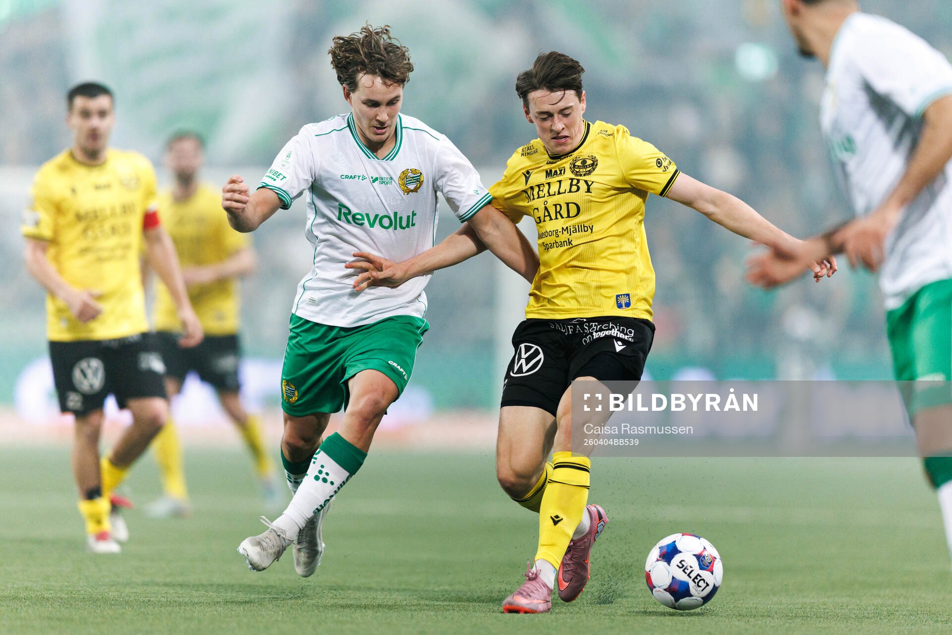 Hammarbys Hampus Skoglund och Mjällbys Elliot Stroud