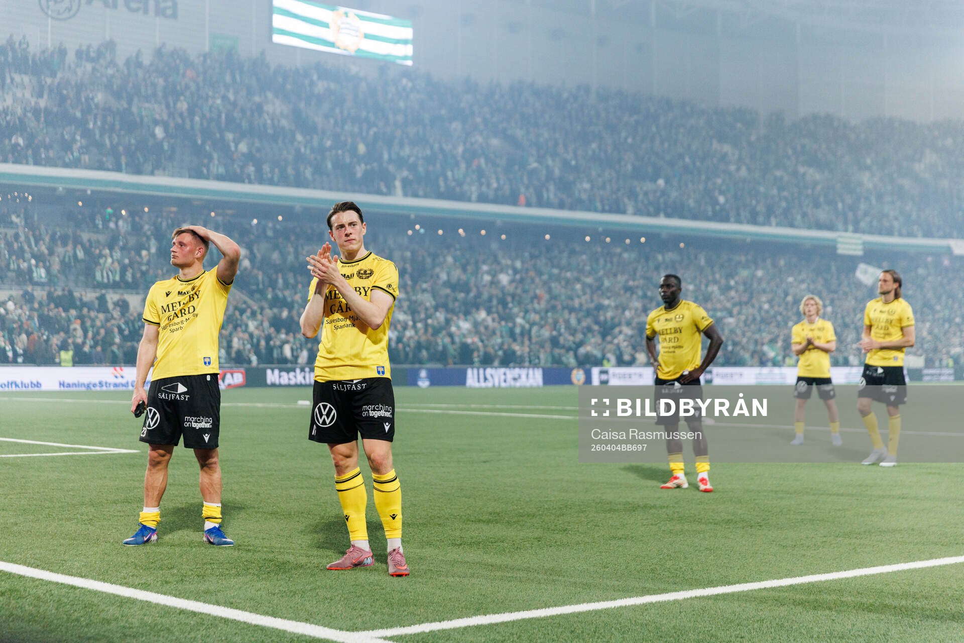 Mjällbys Aki Samuelsen och Elliot Stroud deppar