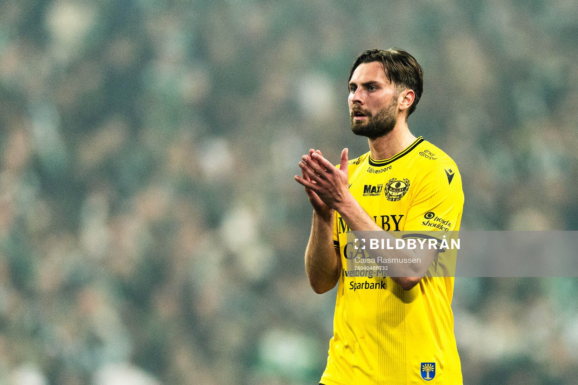 Mjällbys Axel Norén tackar supportrarna