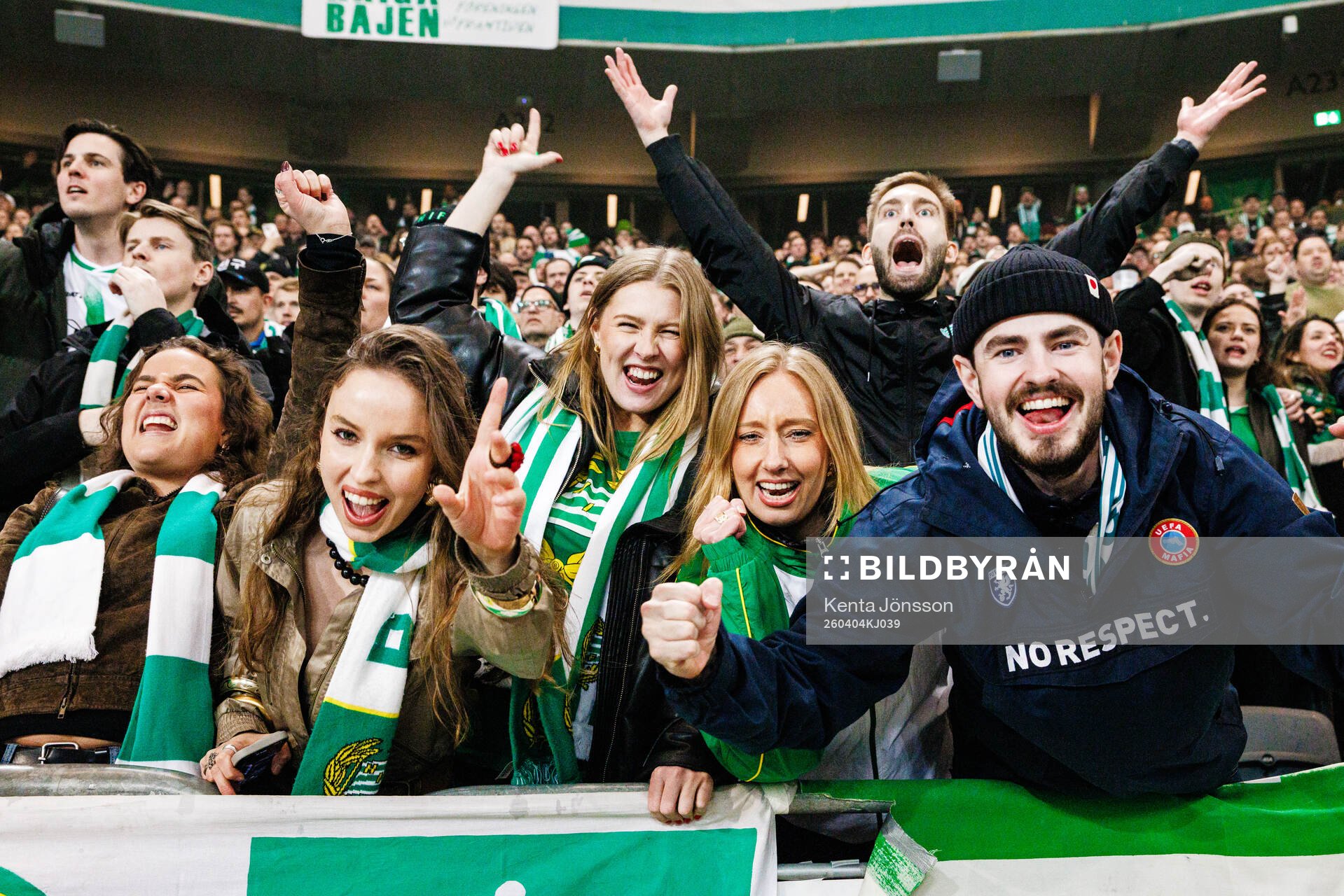 Hammarbys supportrar jublar
