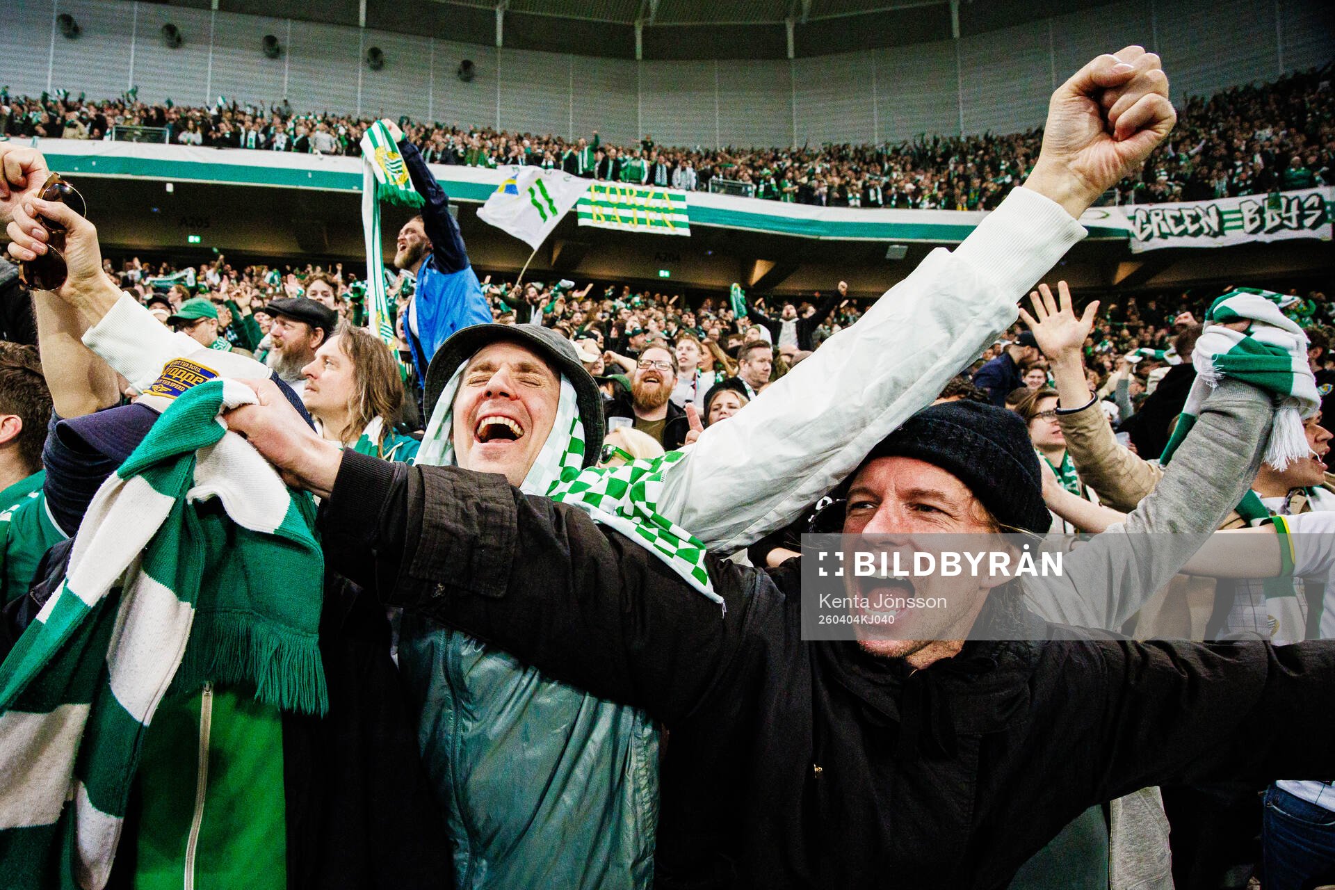 Hammarbys supportrar jublar