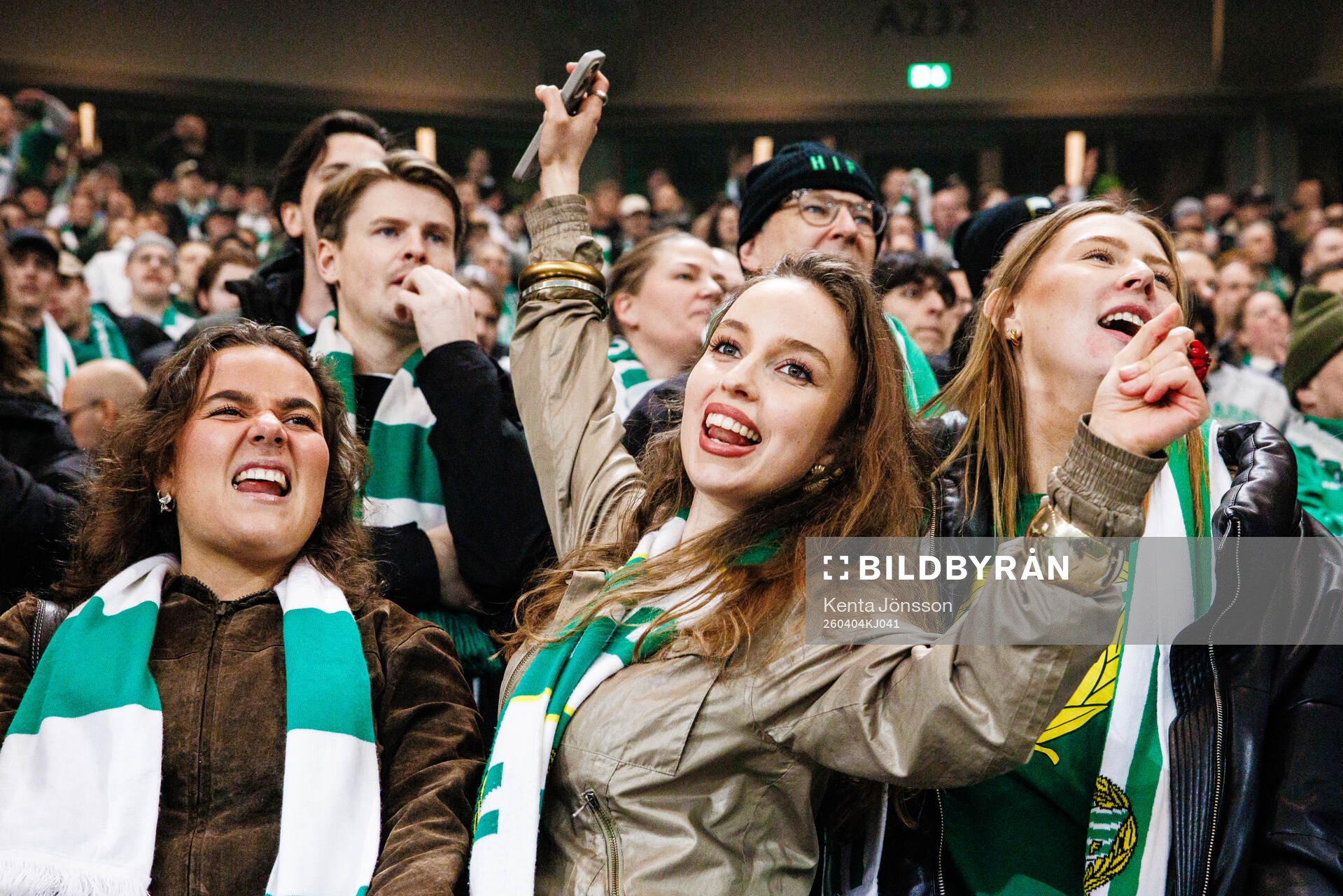 Hammarbys supportrar jublar