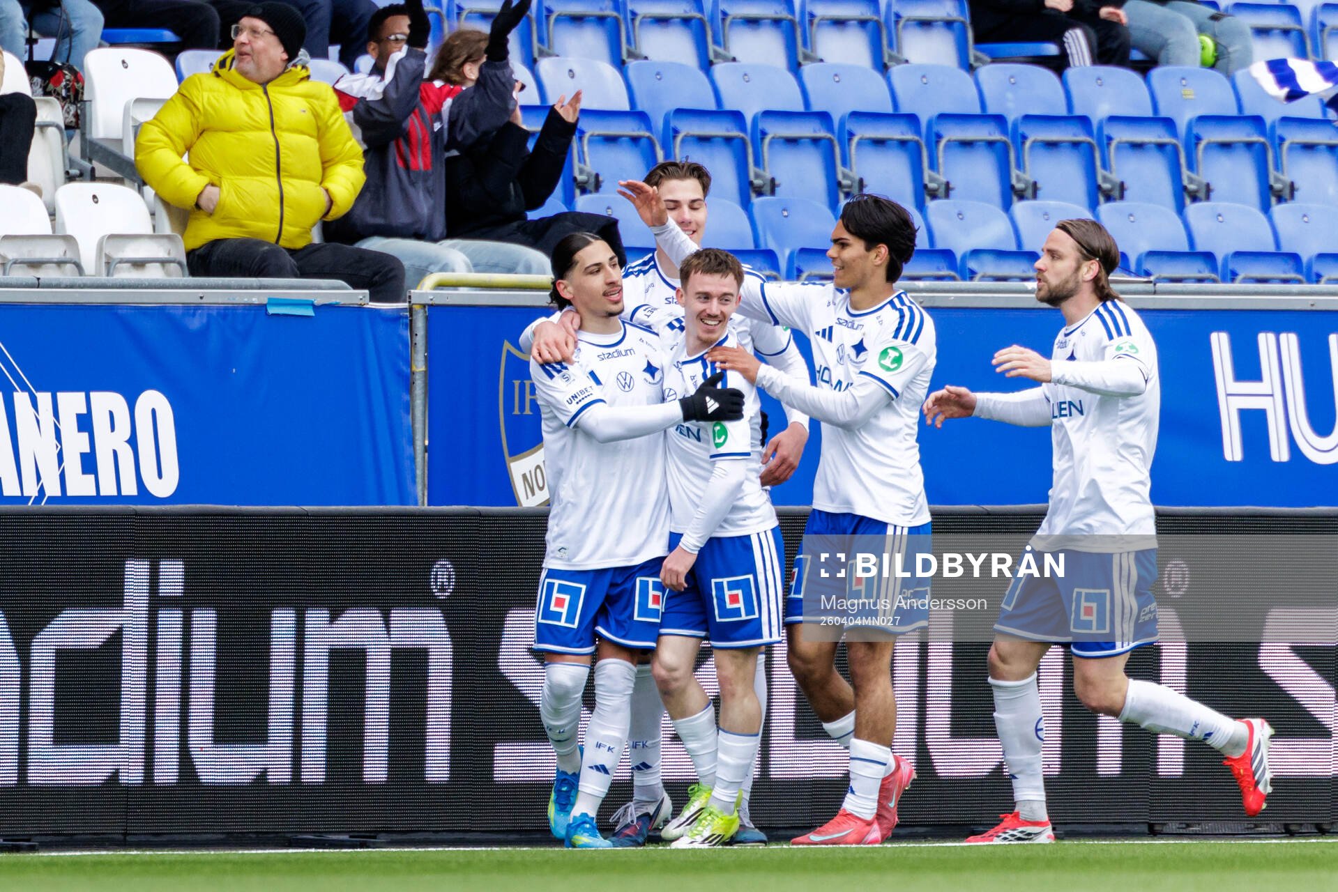 IFK Norrköpings Elias Jemal jublar med lagkamrter