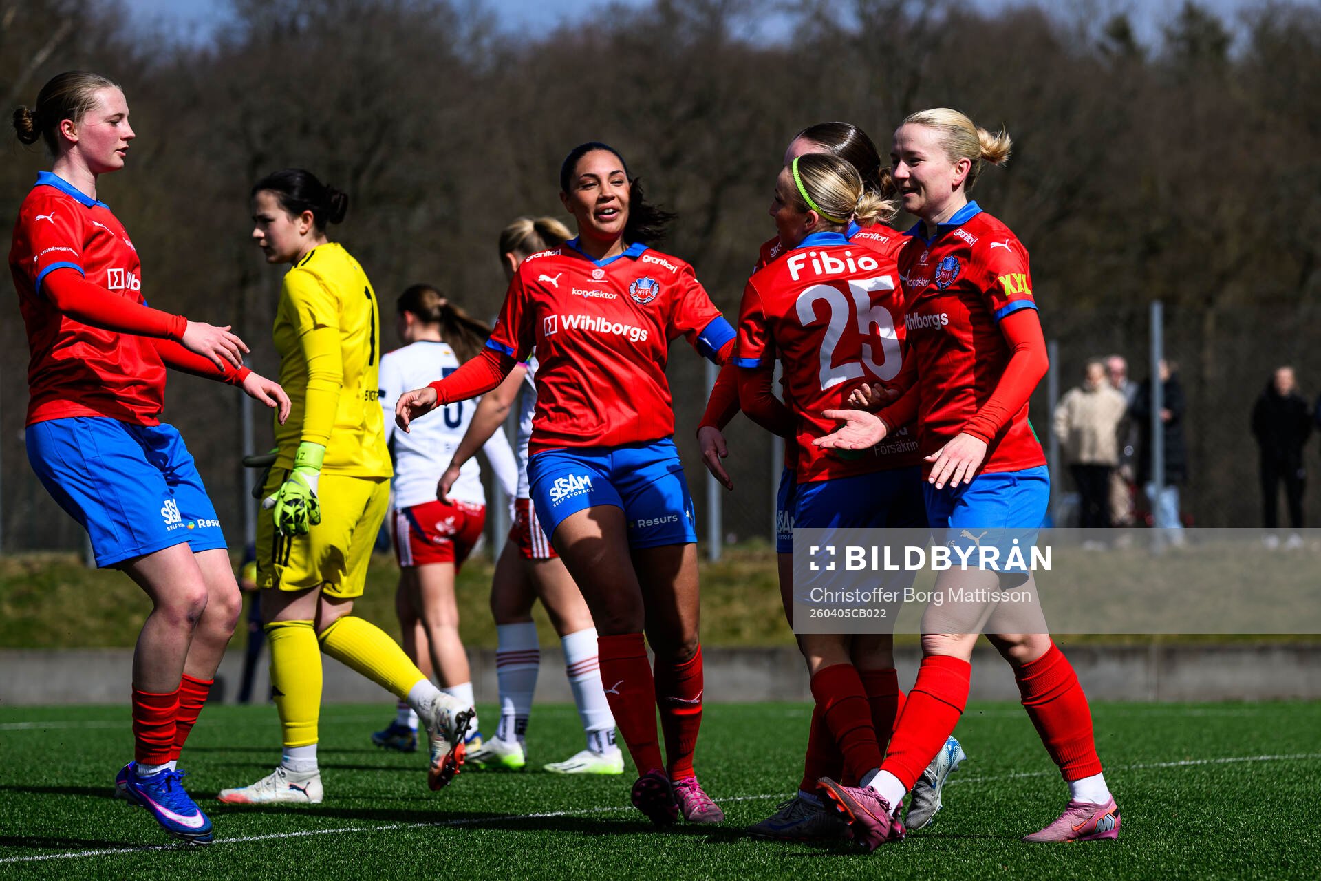 Helsingborgs Ebba Manglind och Johanna Lindblom jublar