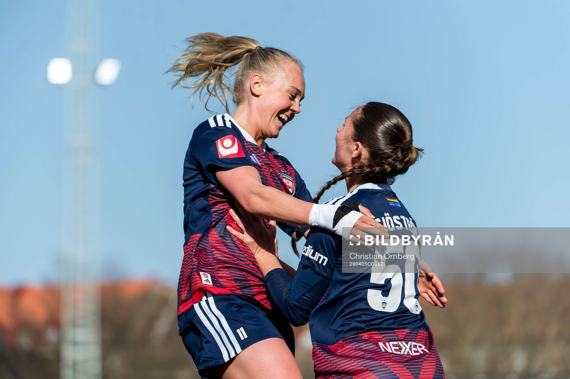 Rosengårds Molly Johansson och Filippa Sjöström jublar