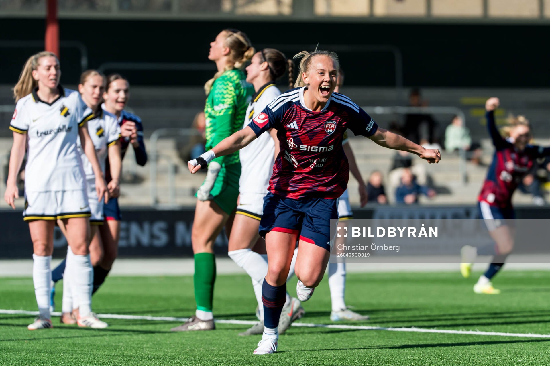 Rosengårds Molly Johansson jublar