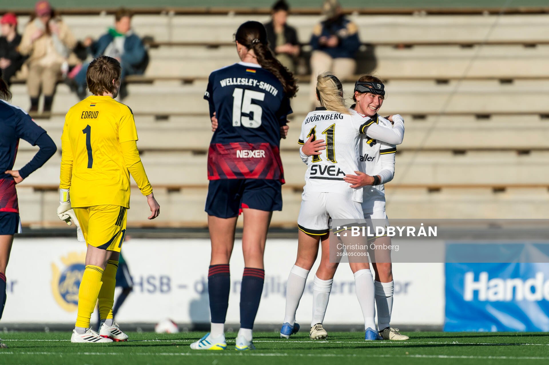 AIKs Olivia Garcia och AIKs Ida Björnberg jublar