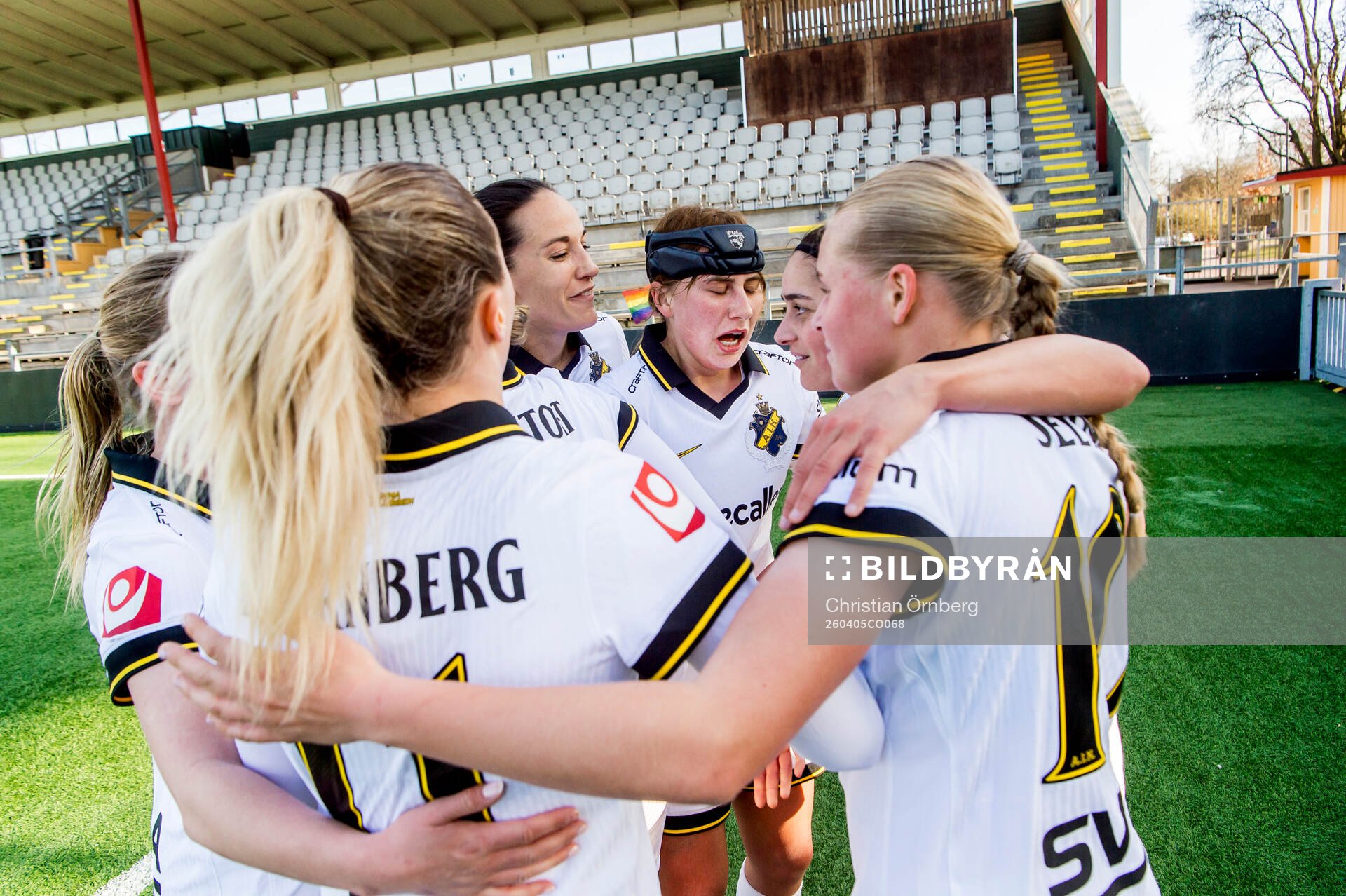 AIKs Olivia Garcia jublar med lagkamraterna