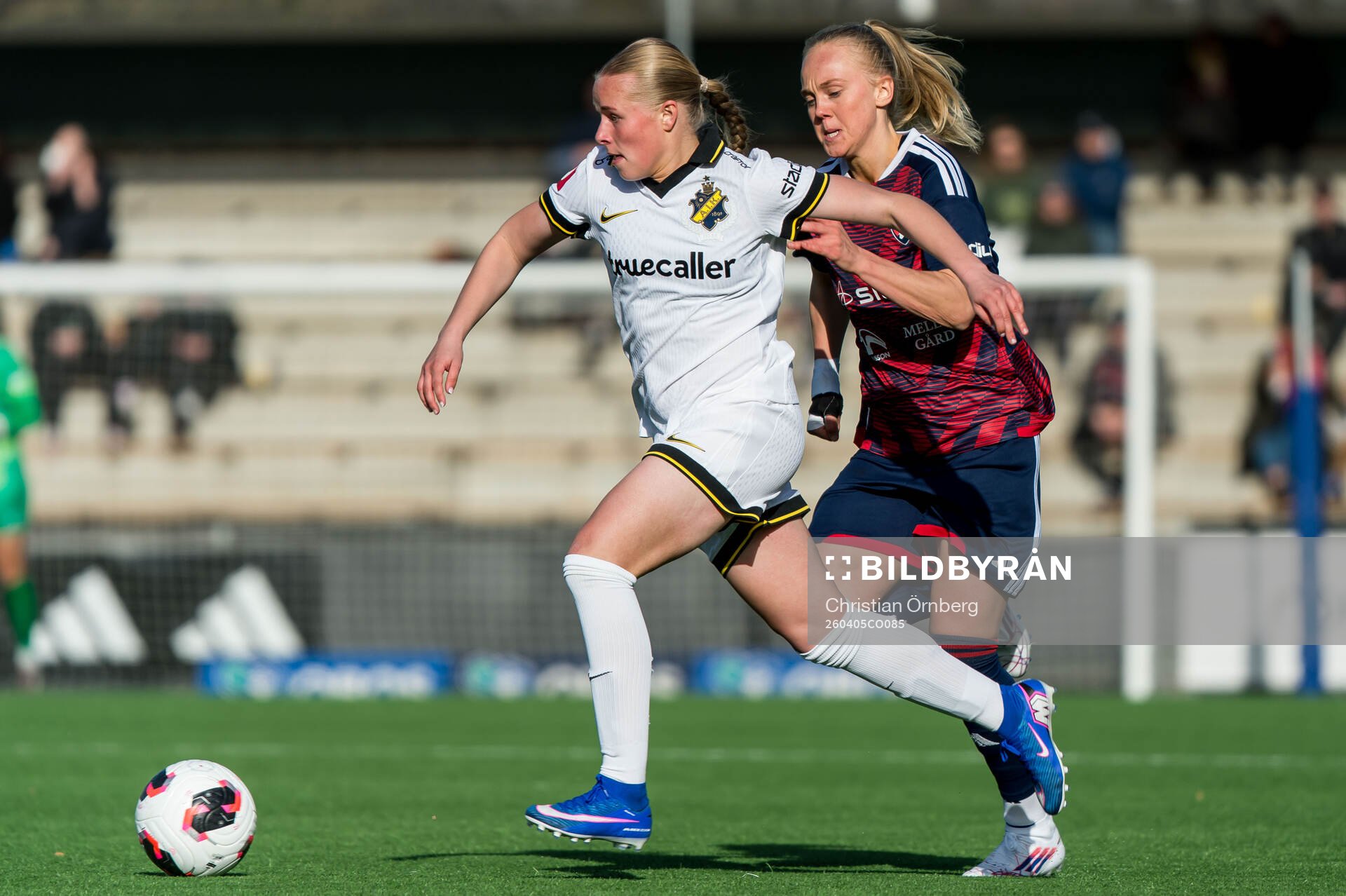 AIKs Nova Selin och Rosengårds Molly Johansson