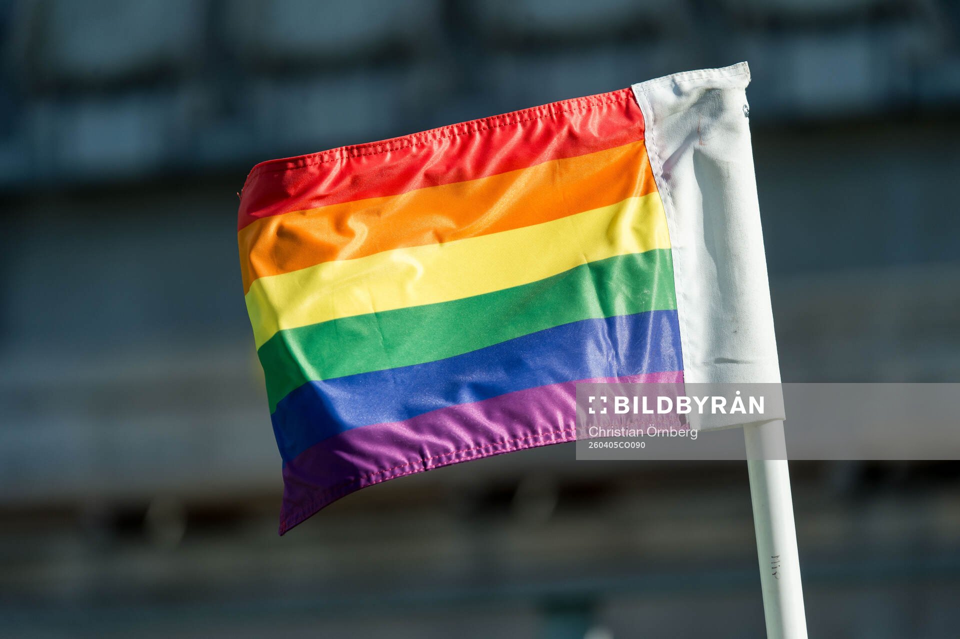 Regnbågsflaggan som hörnflagga
