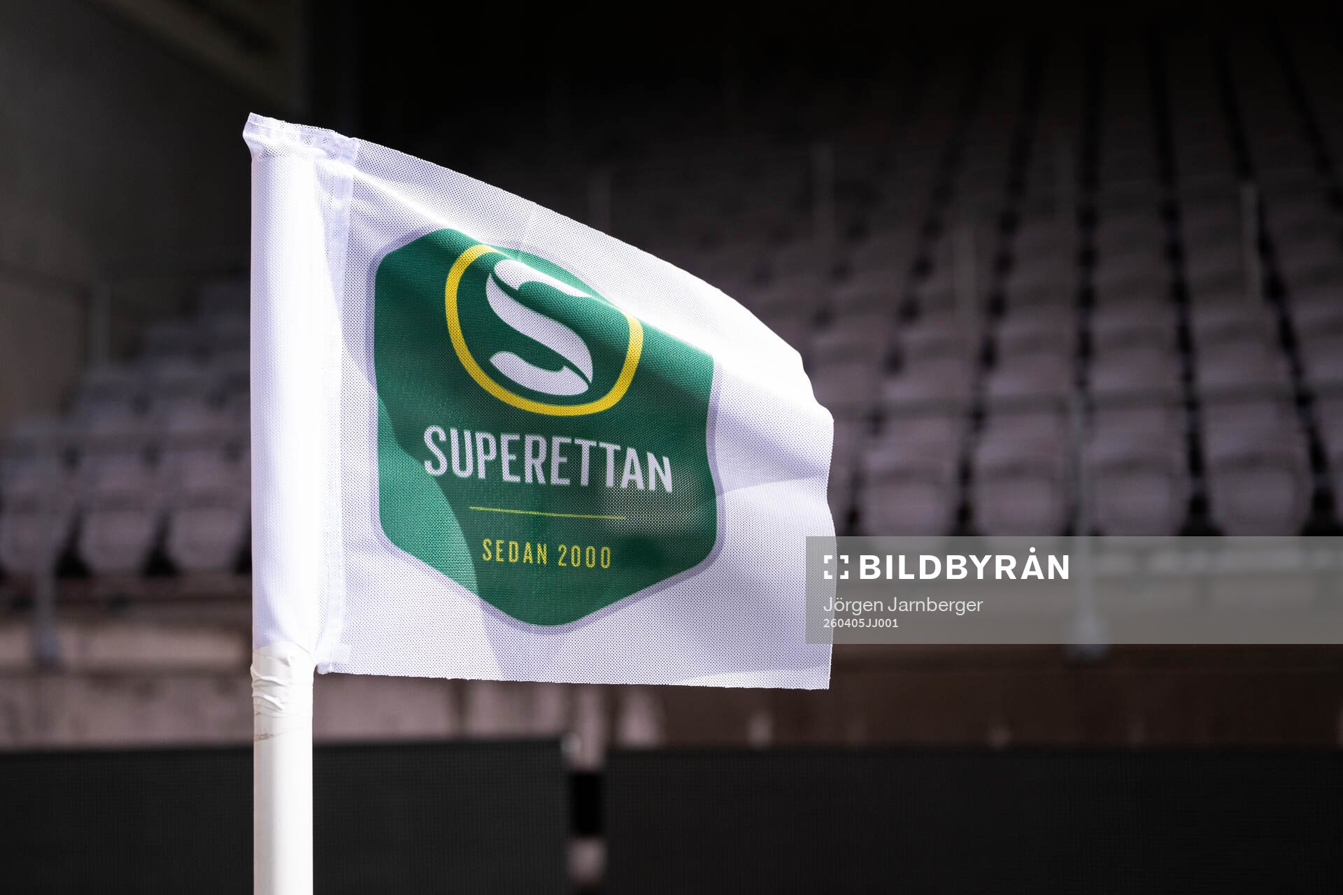 Hörnflagga med Superettans logga